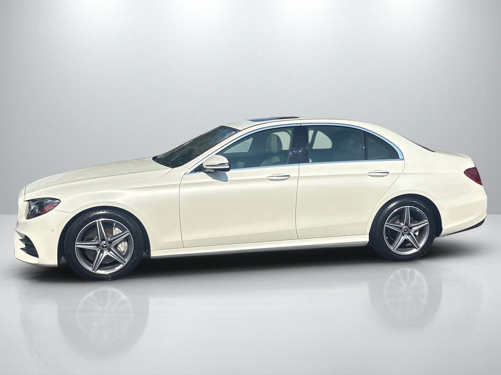 2019 Mercedes Benz E 300 Sport photo 4