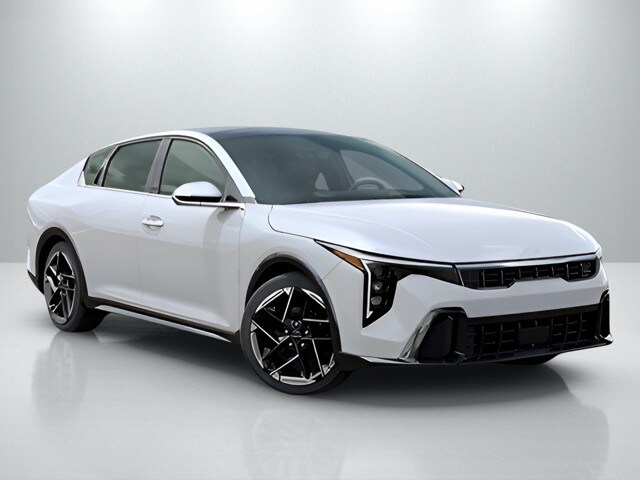 2025 Kia K4 GT-Line photo 3