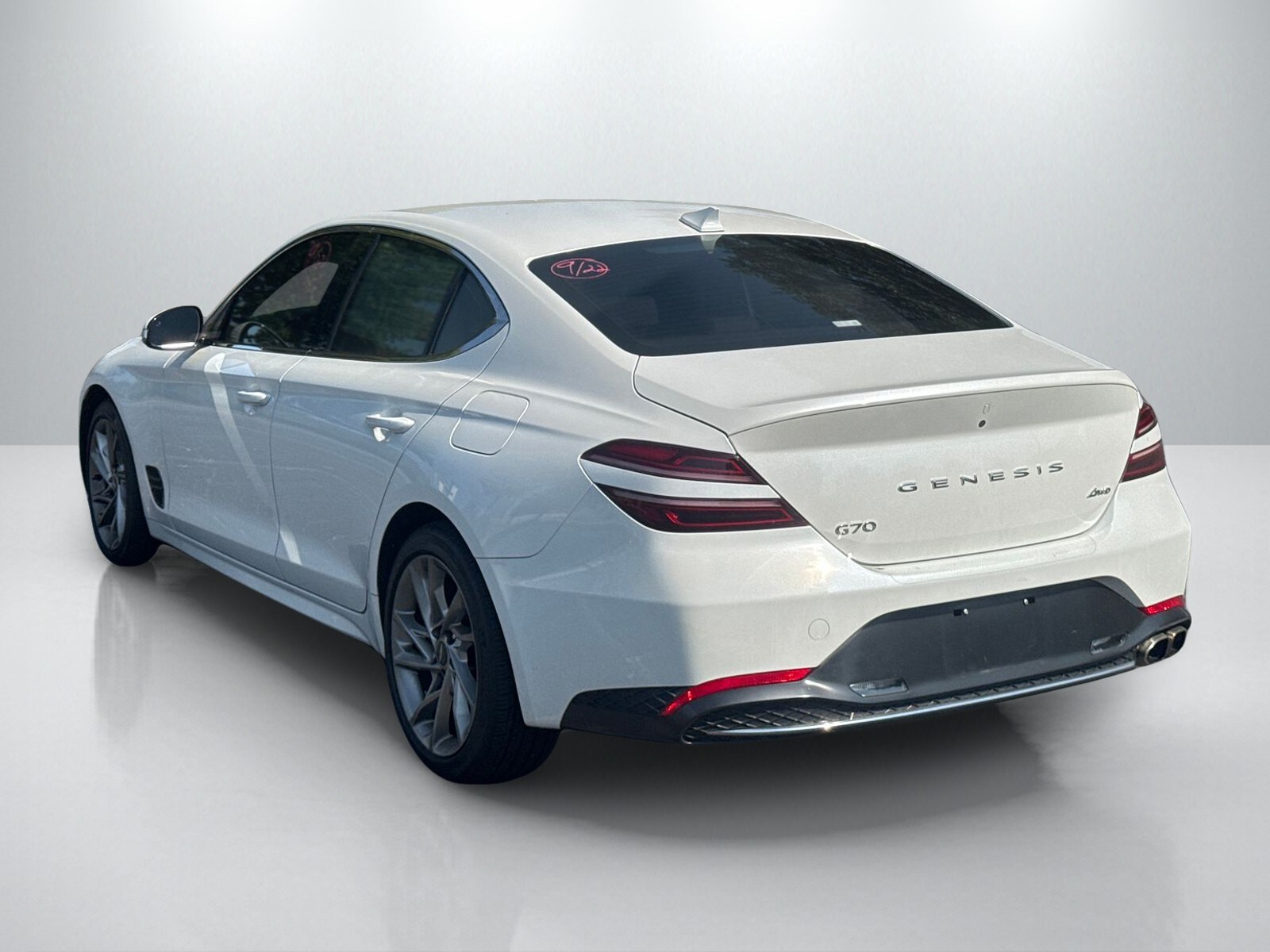 2022 Genesis G70 2.0T photo 3