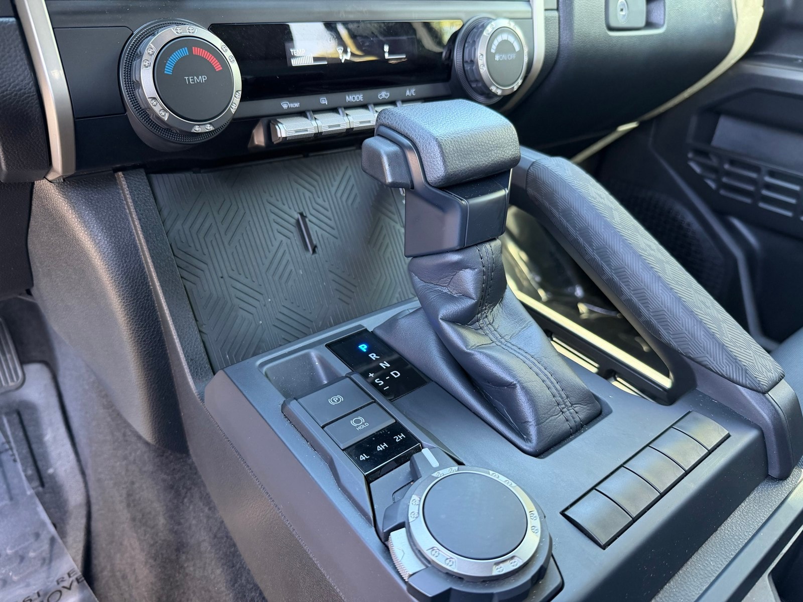 2024 Toyota Tacoma SR - Photo 30