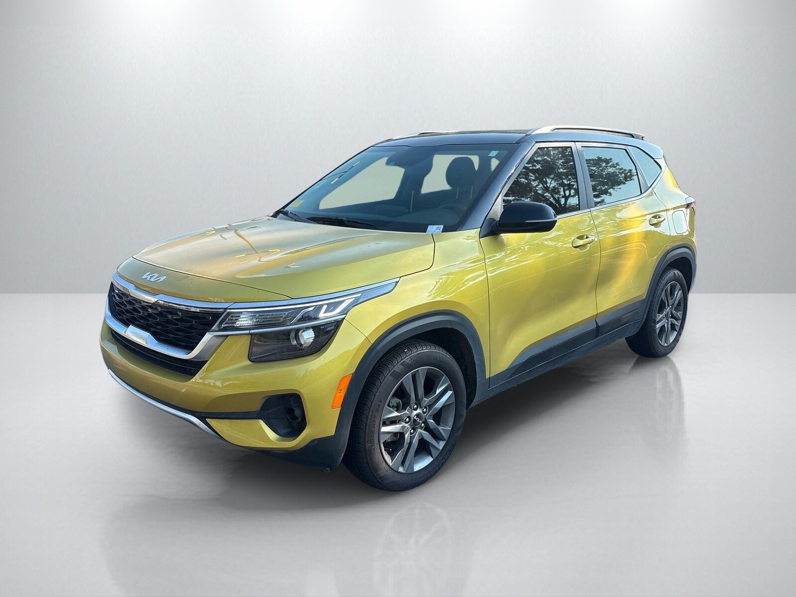 2023 Kia Seltos S Nightfall Edition photo 3
