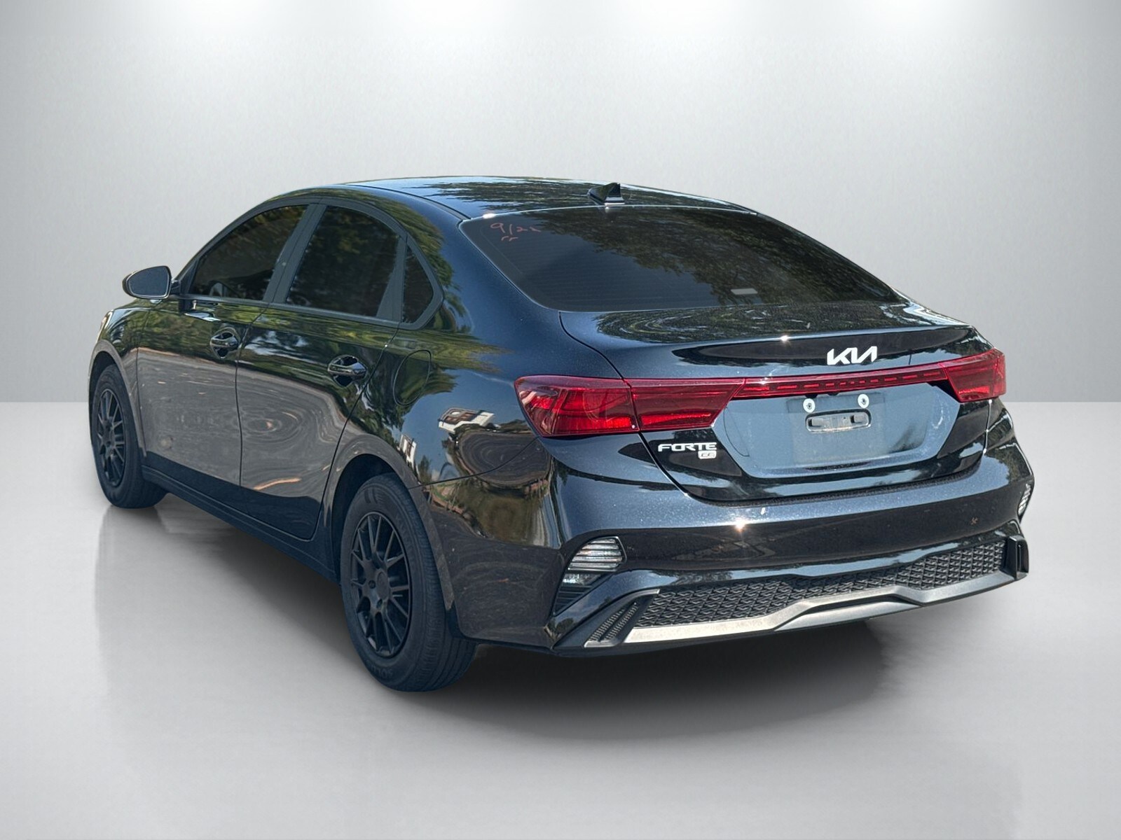 2023 Kia Forte LX photo 3