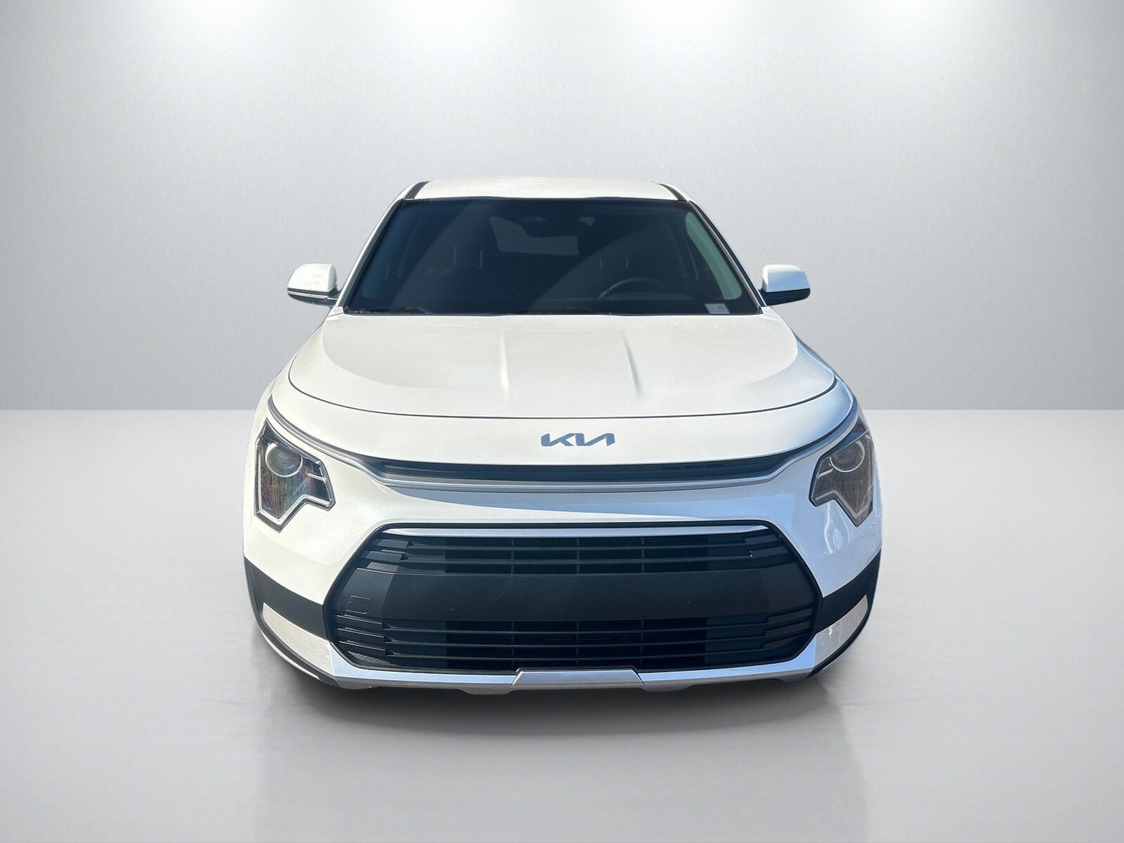 2025 Kia Niro LX photo 2