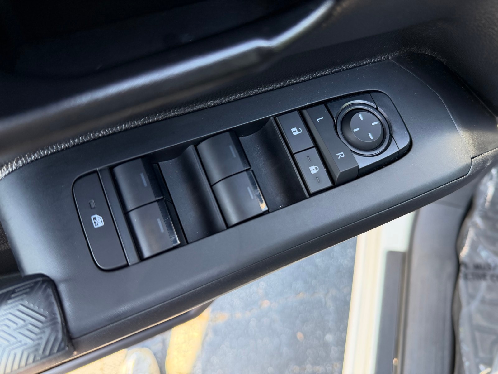 2024 Toyota Tacoma SR - Photo 15