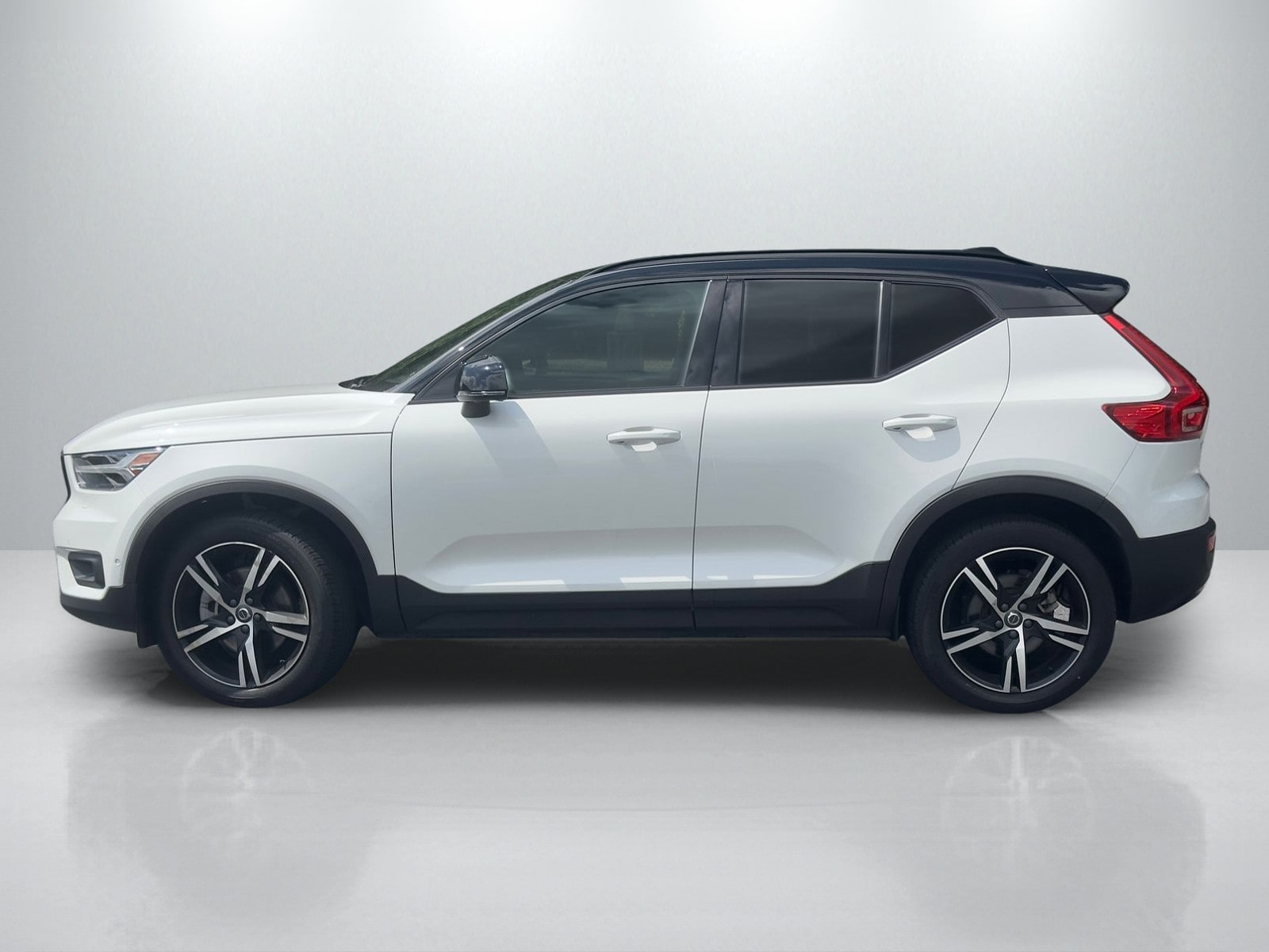 Certified 2022 Volvo XC40 R-Design with VIN YV4162UM4N2764275 for sale in Lithia Springs, GA