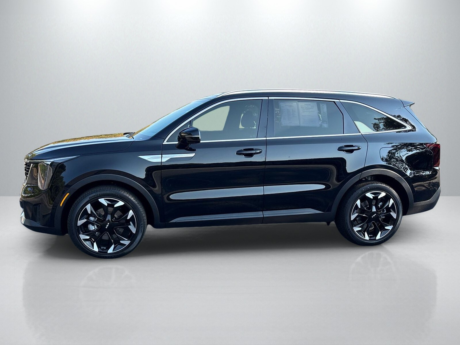 2025 Kia Sorento EX photo 3