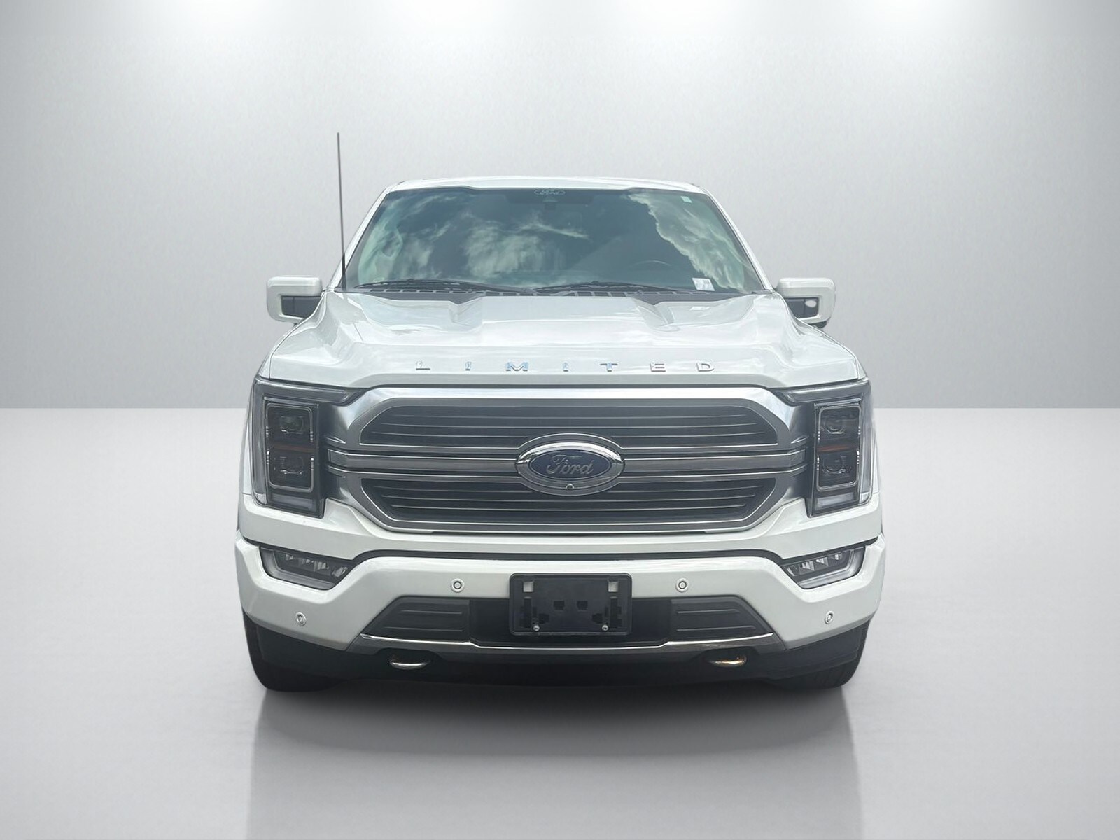 2022 Ford F-150 Limited photo 2