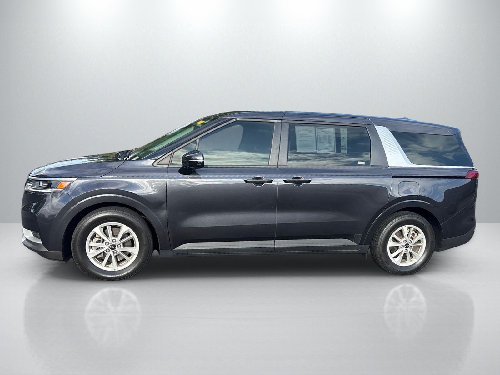 2023 Kia Carnival LX photo 4