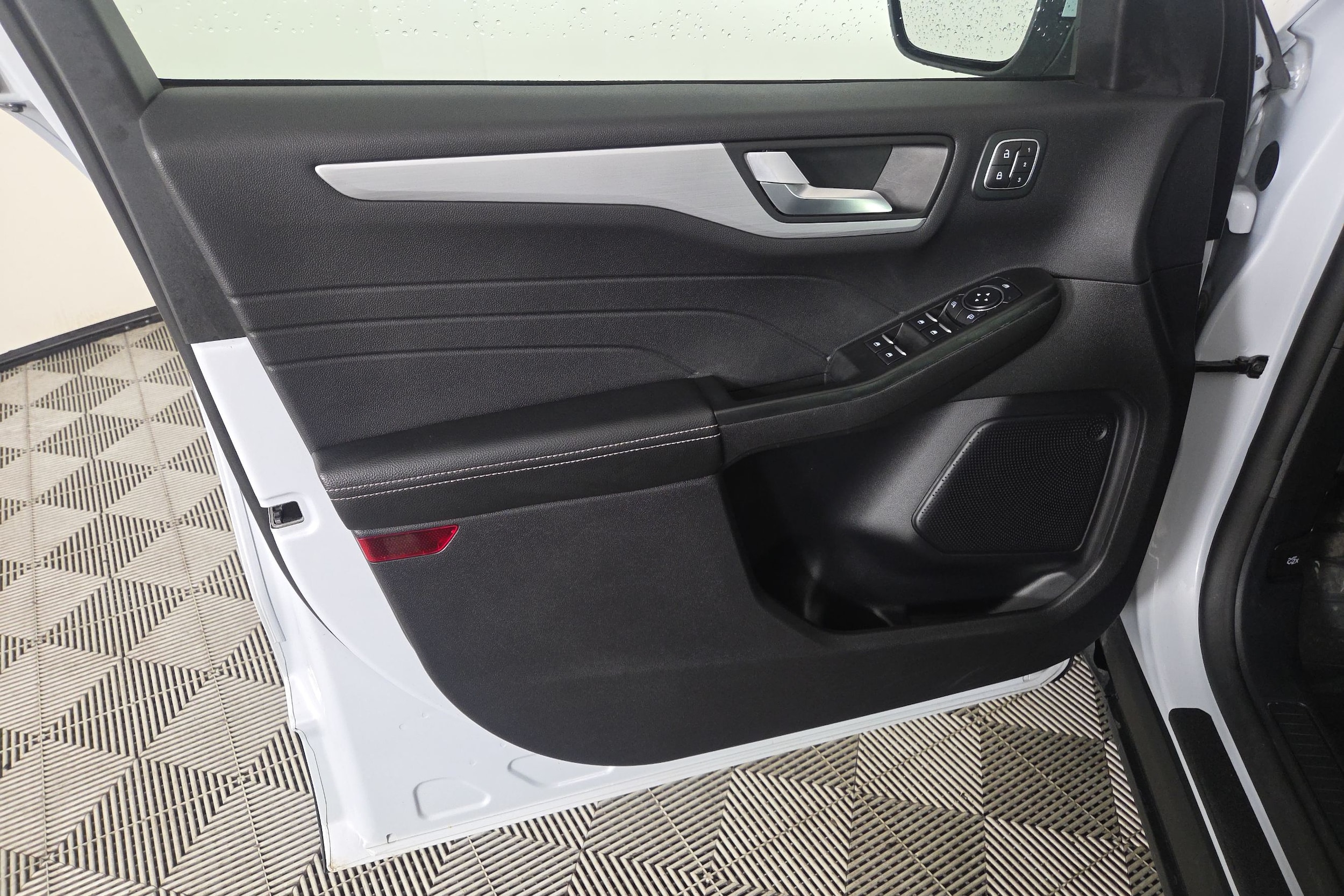 2025 Ford Escape Platinum - Photo 16