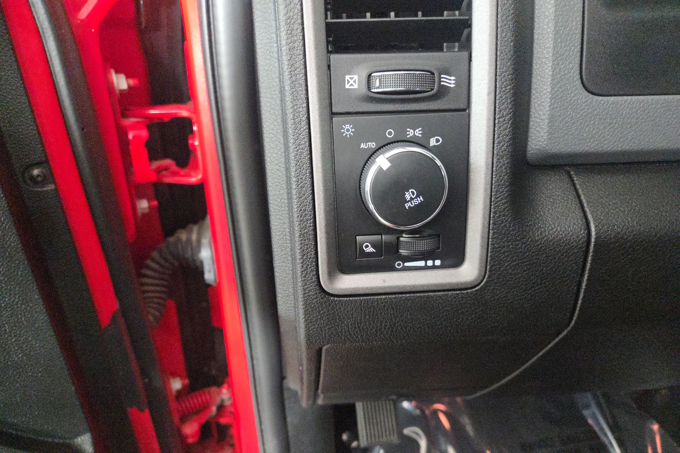 2020 RAM Ram 1500 Classic Express - Photo 28