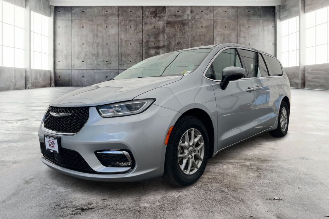 2023 Chrysler Pacifica Touring L's photo