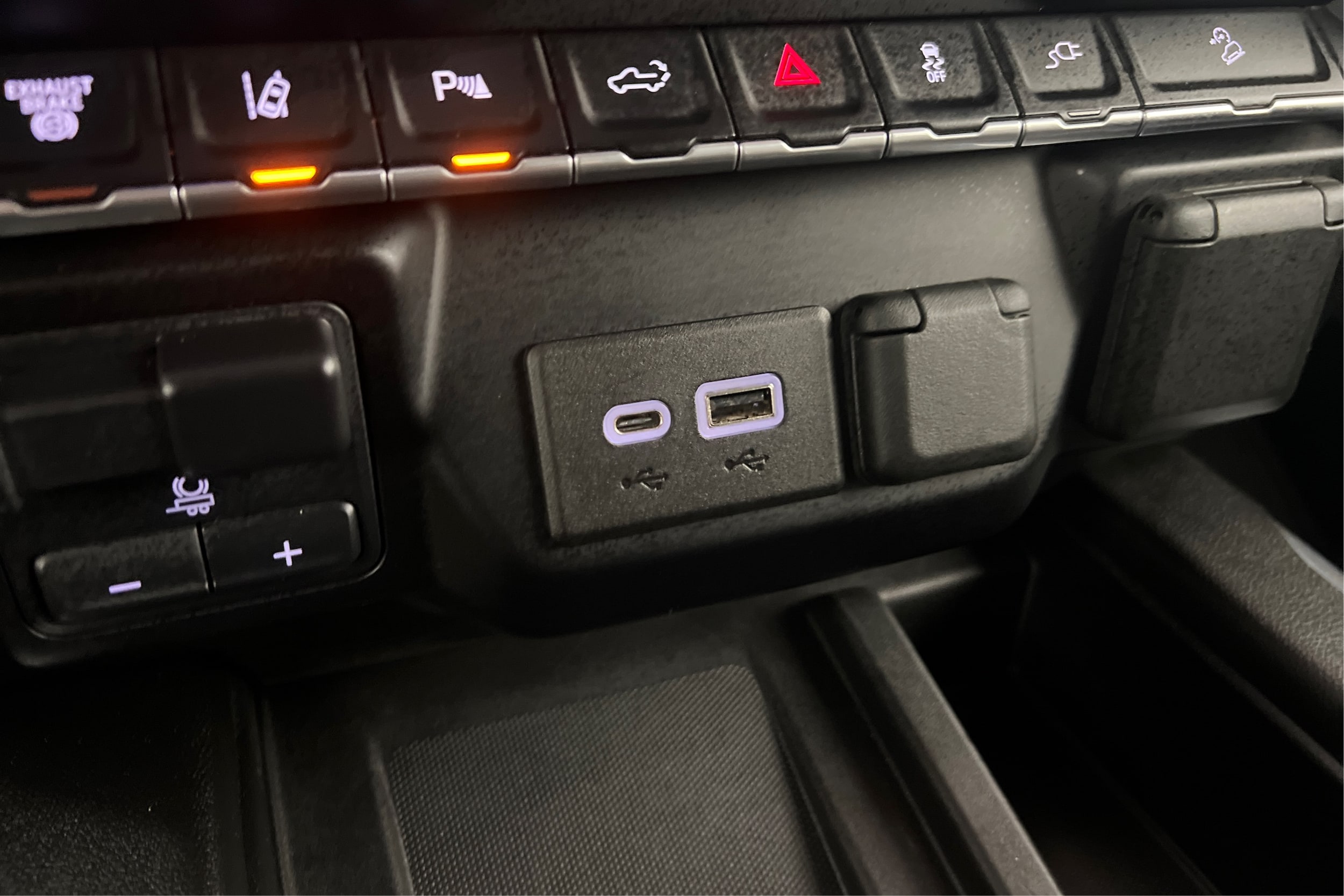 2021 GMC Sierra 2500HD AT4 - Photo 25