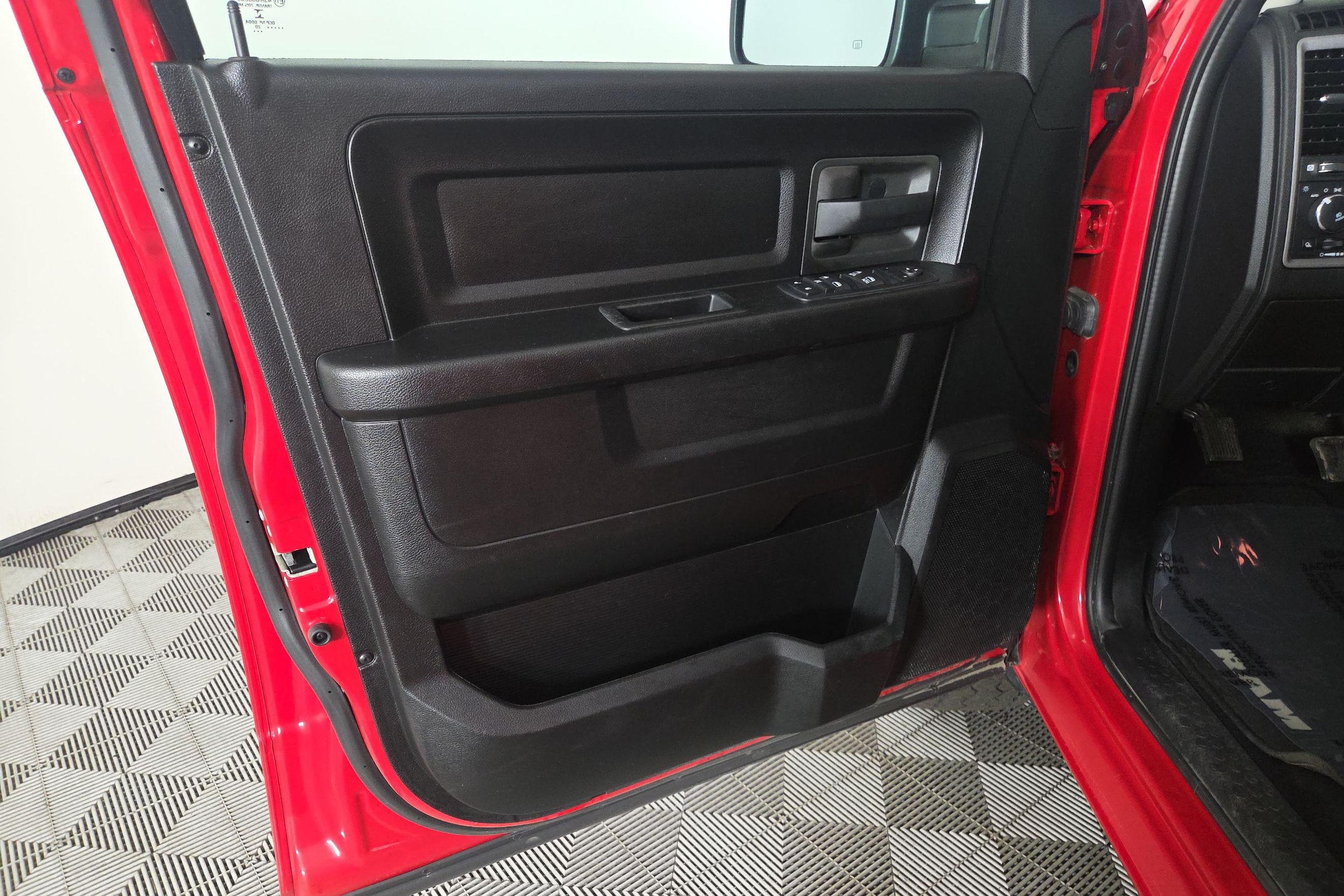 2020 RAM Ram 1500 Classic Express - Photo 16