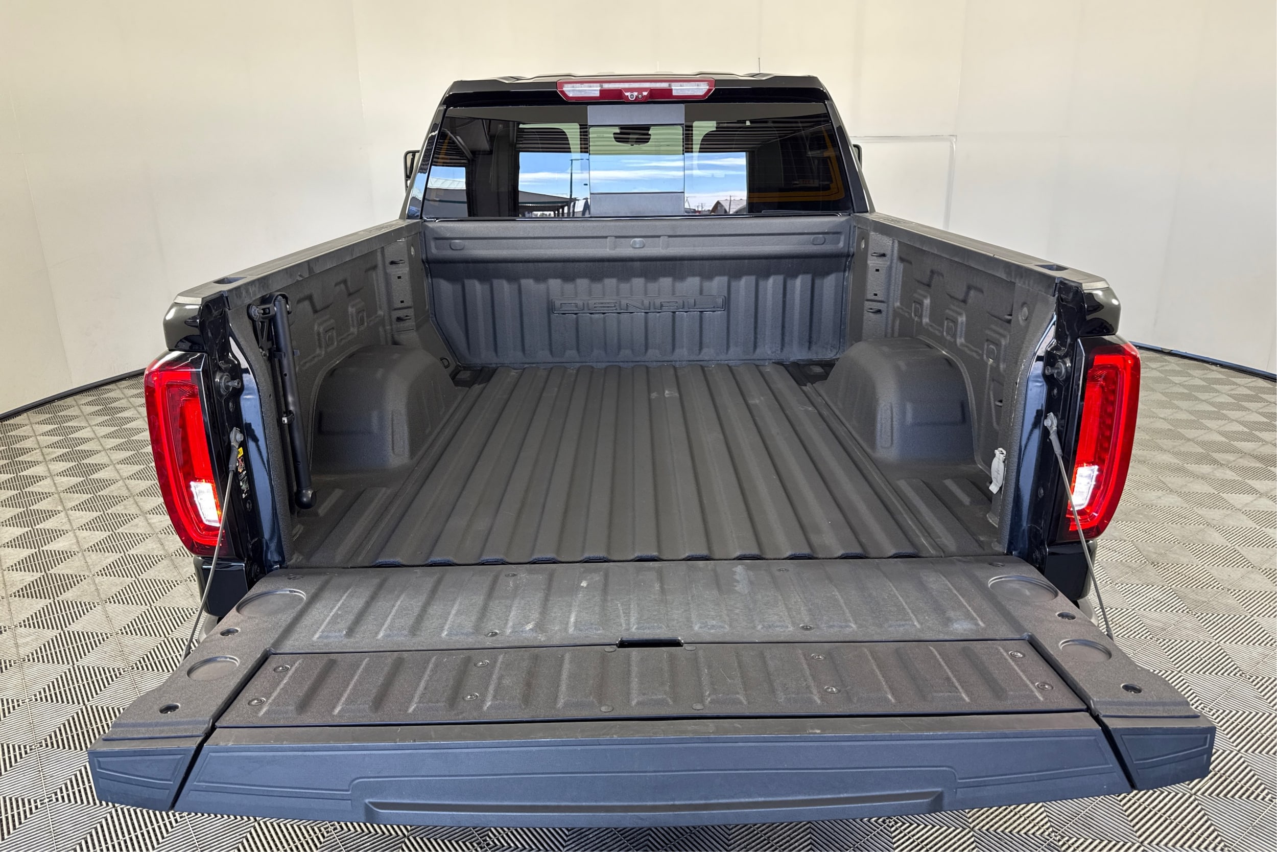 2024 GMC Sierra 1500 Denali - Photo 9