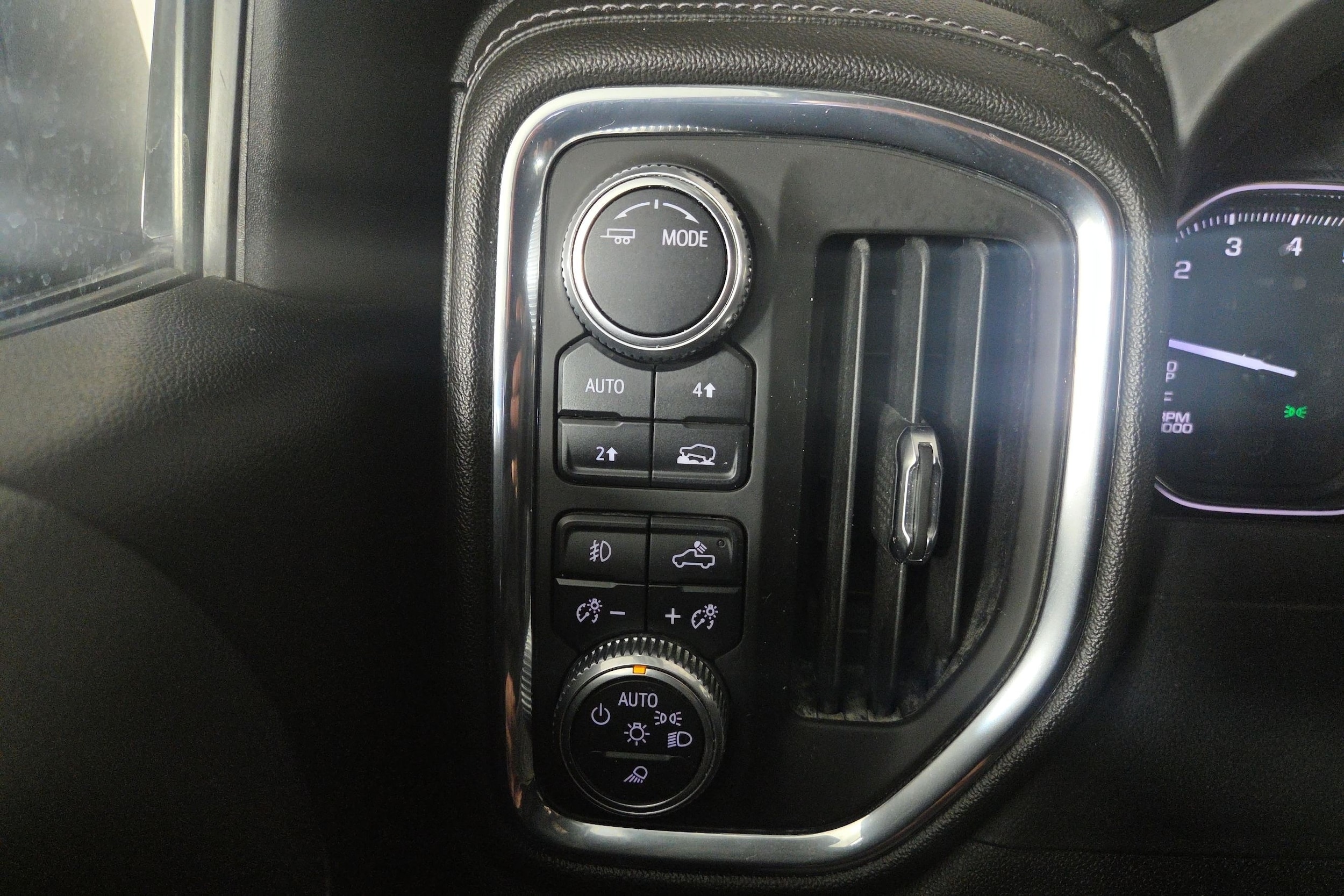 2020 GMC Sierra 1500 SLT - Photo 24