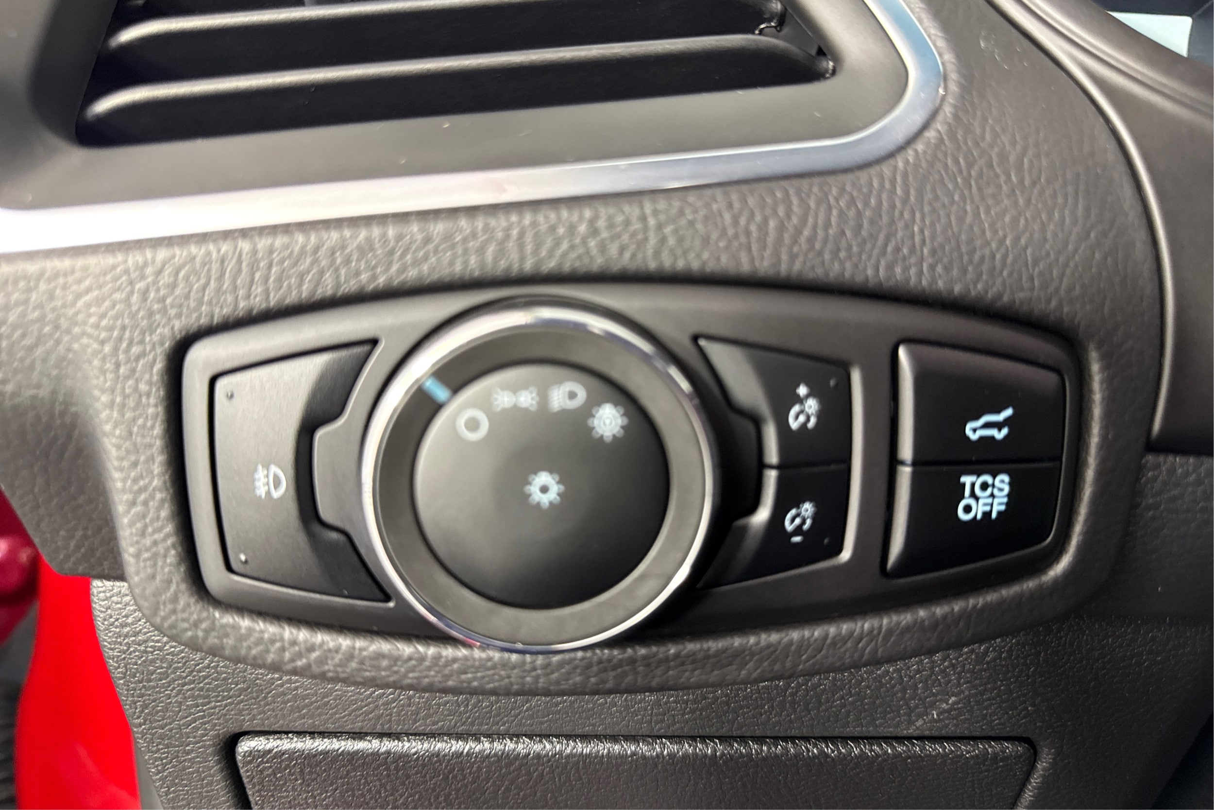 2024 Ford Edge Titanium - Photo 29