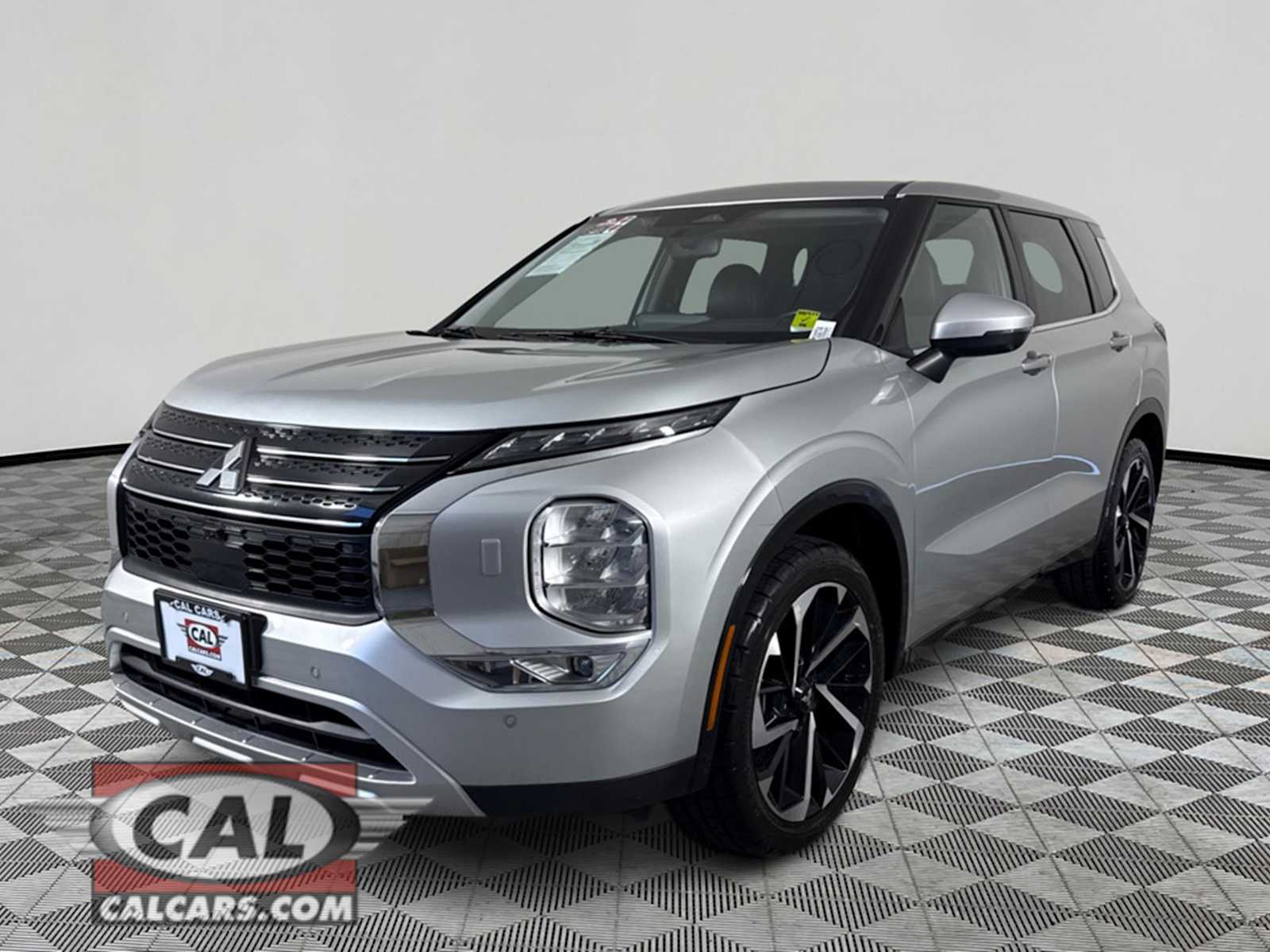 2023 Mitsubishi Outlander SE's photo