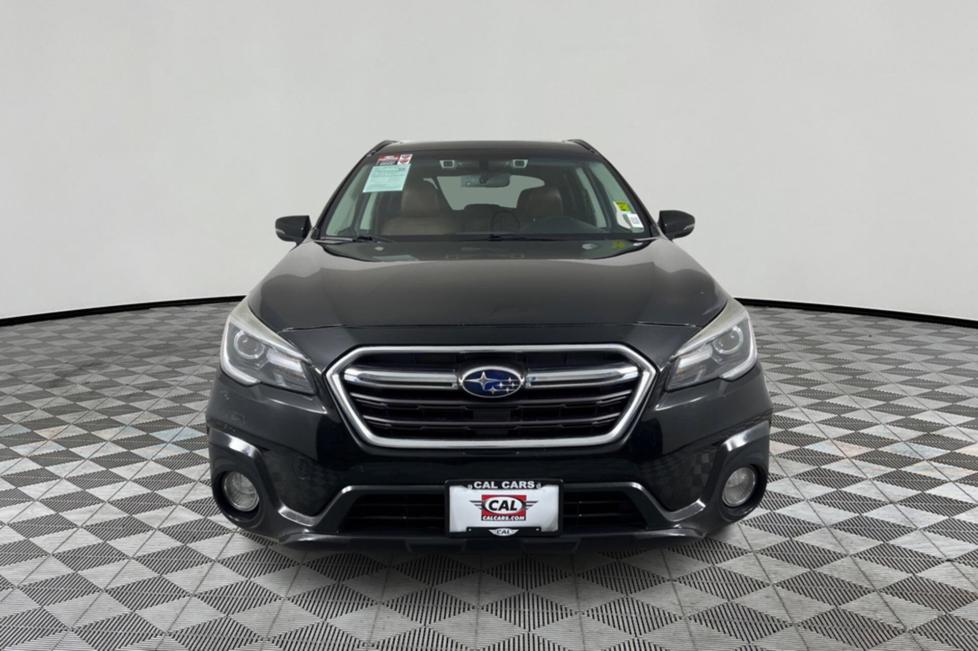 2019 Subaru Outback 3.6R Touring photo 2