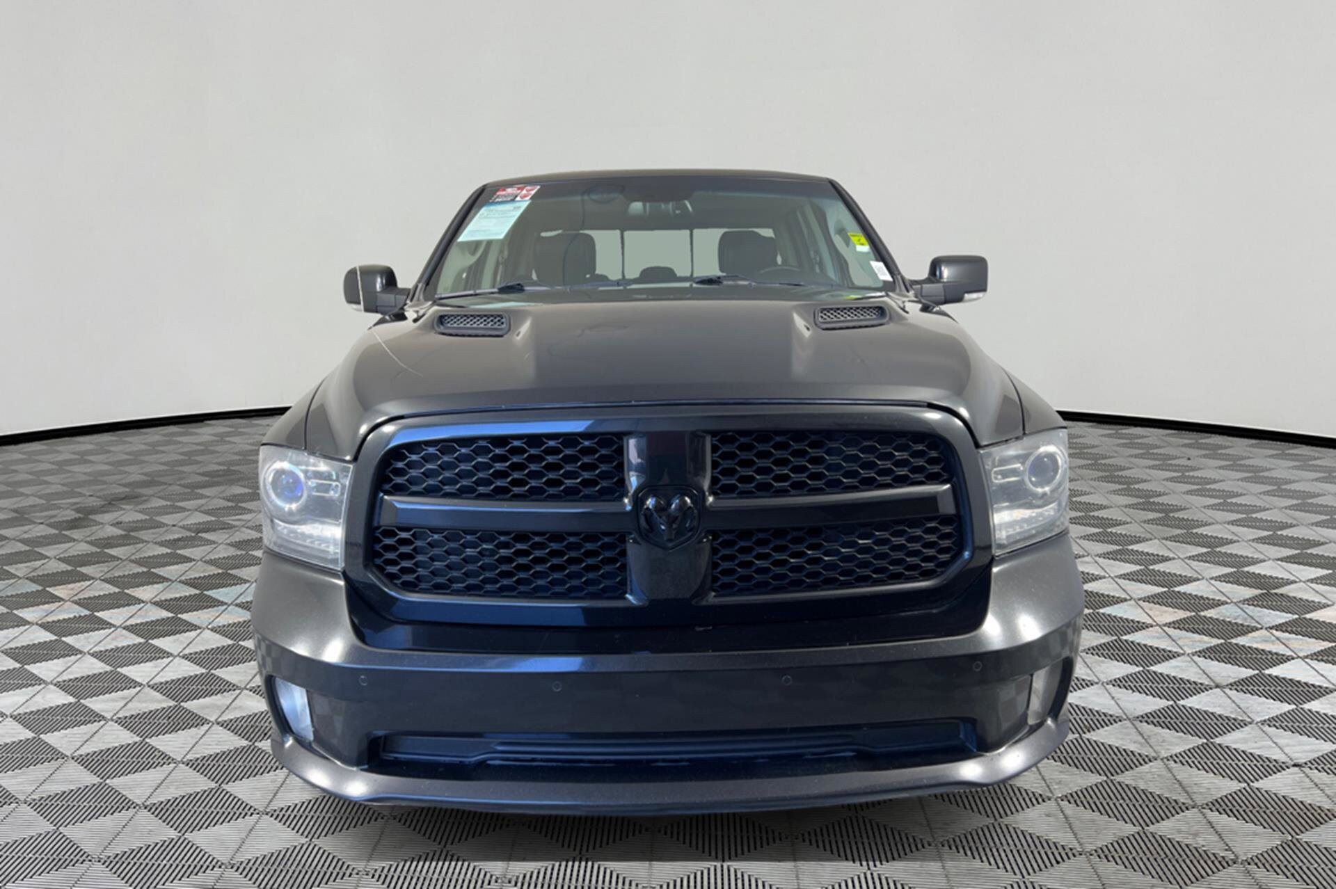 2018 Ram 1500 Sport photo 2