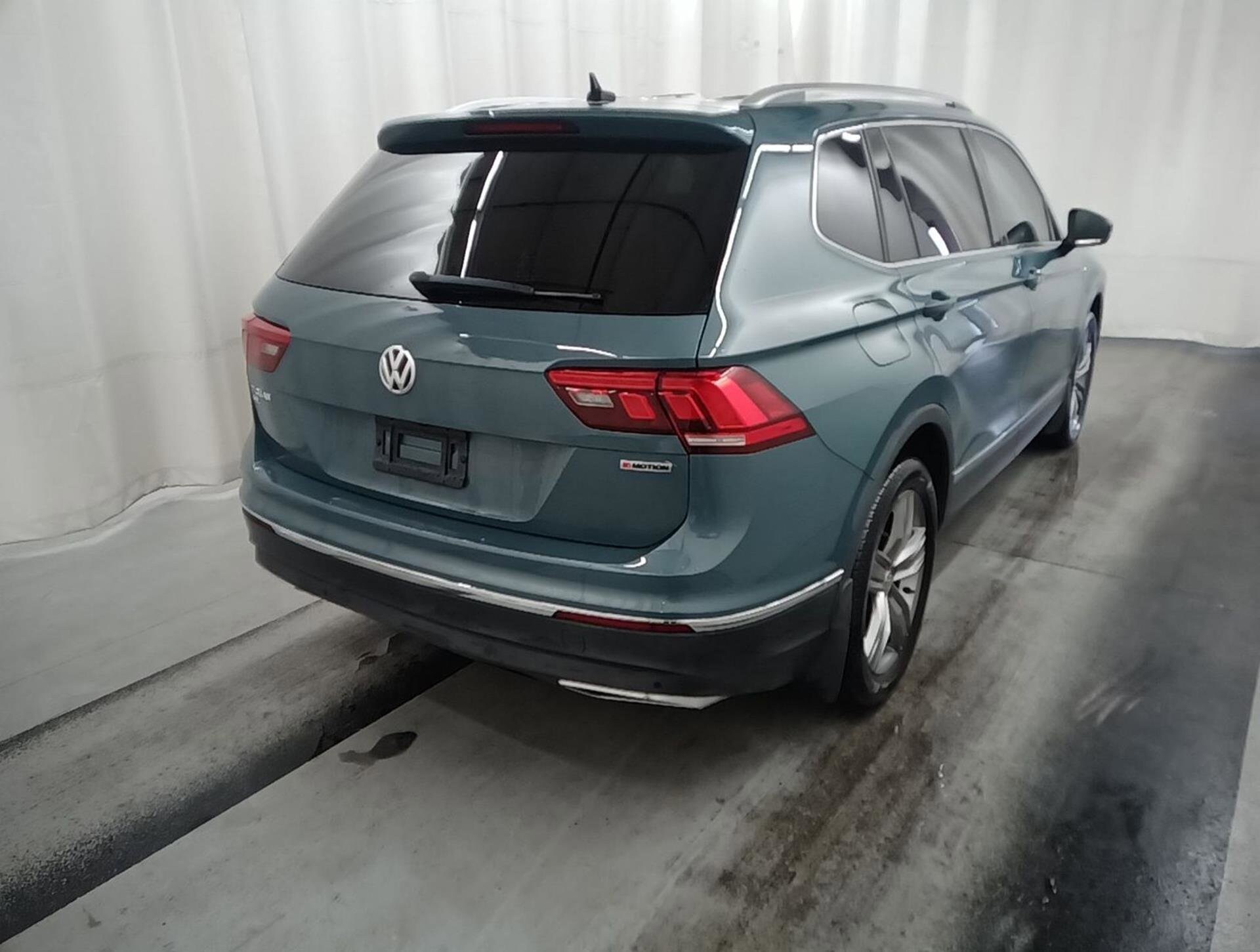 2019 Volkswagen Tiguan SEL Premium photo 3