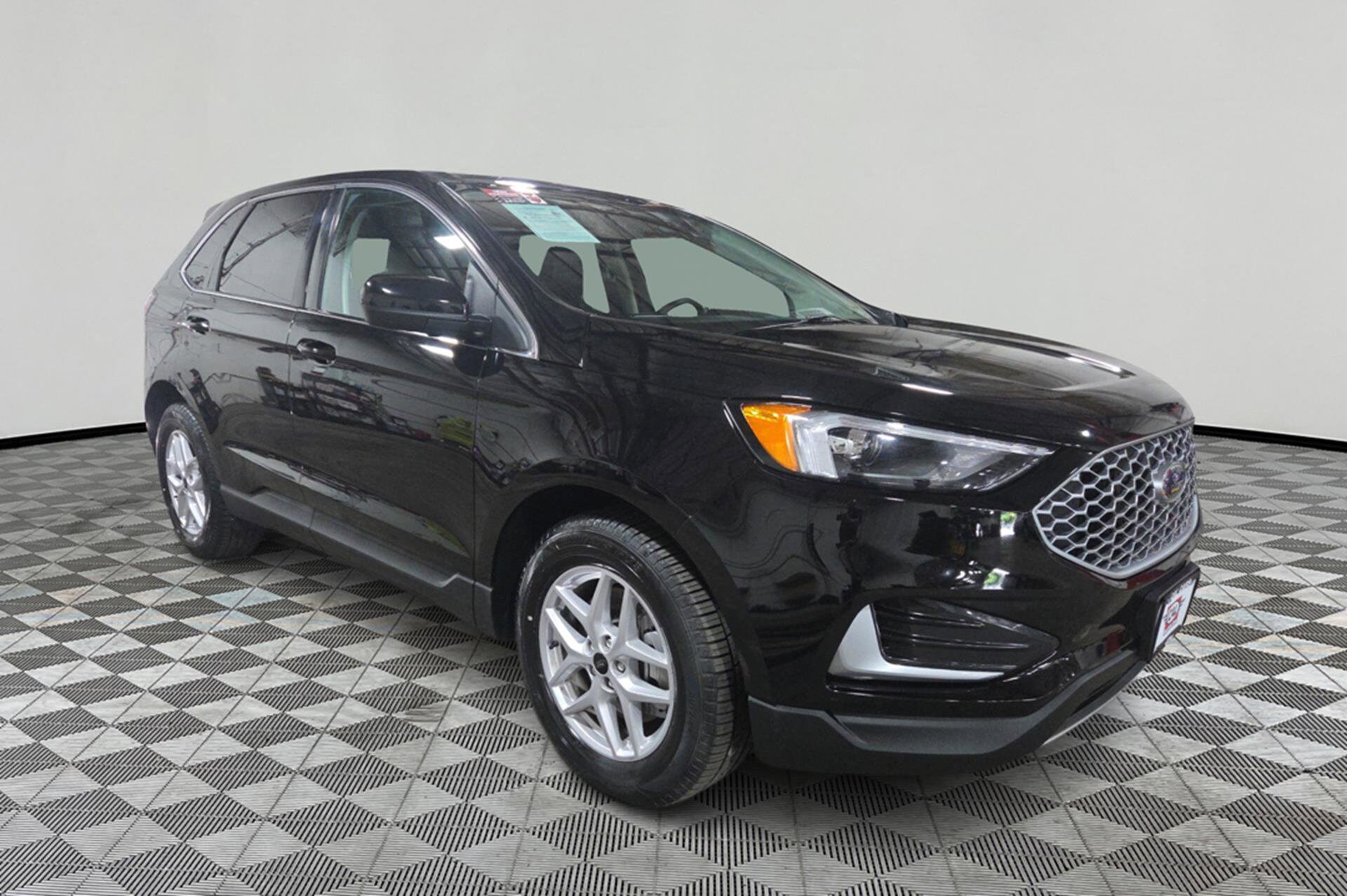 2024 Ford Edge SEL photo 3