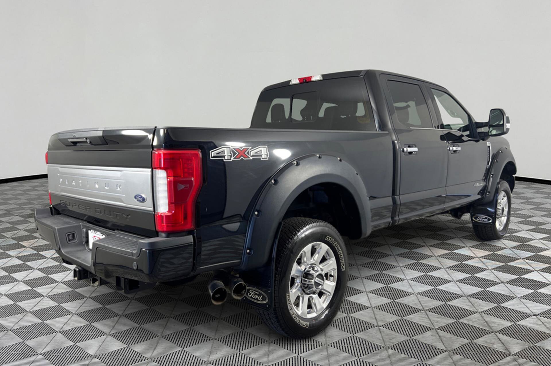 2017 Ford F-350 Platinum photo 4