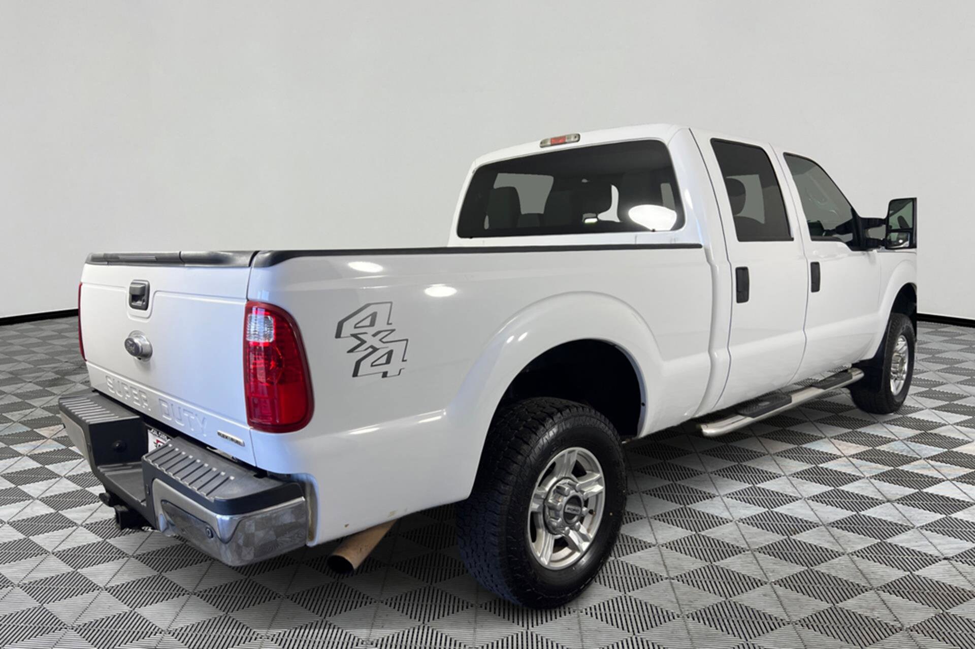 2015 Ford F-250 XLT photo 4