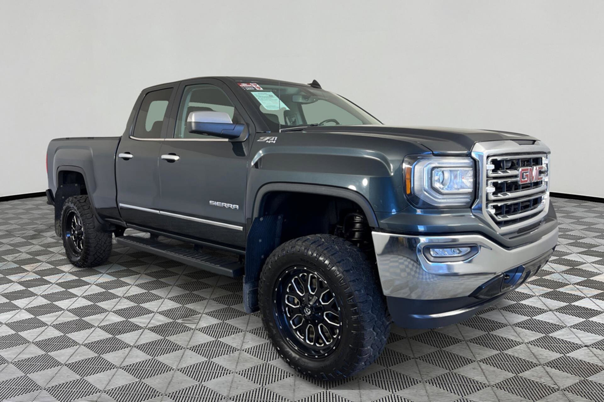 2018 Gmc Sierra 1500 SLT photo 3