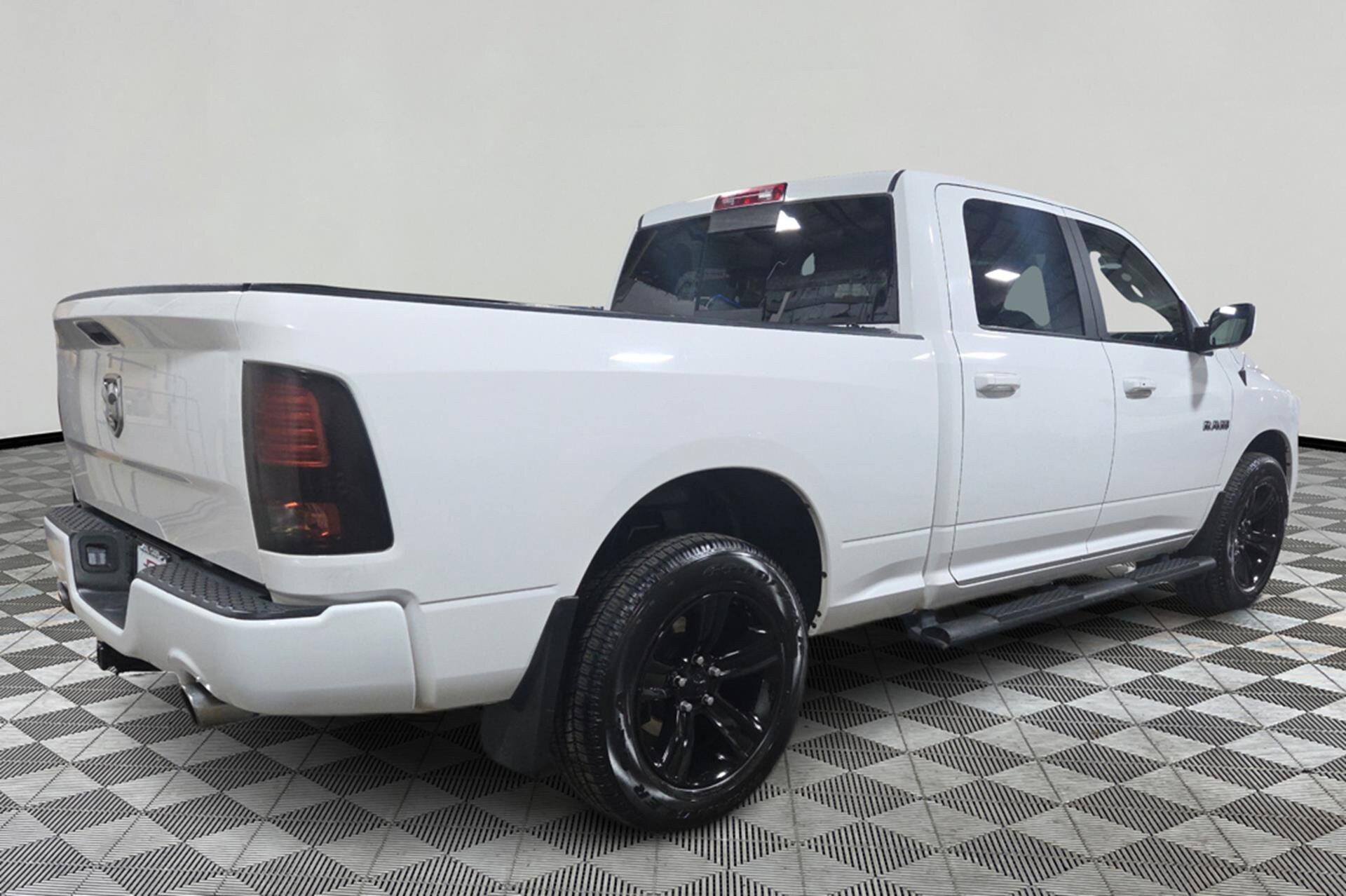 2017 Ram 1500 Sport photo 3