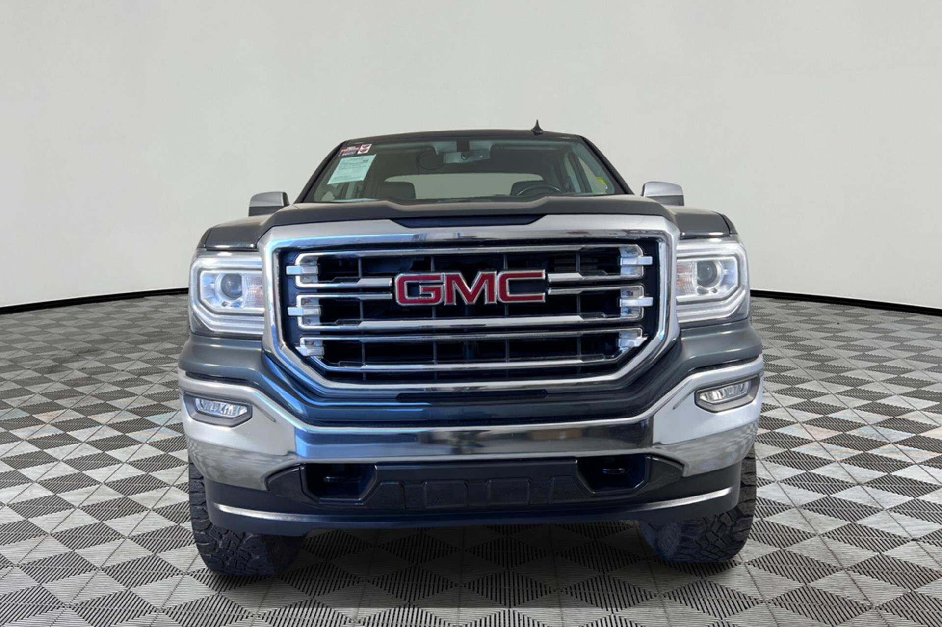 2018 Gmc Sierra 1500 SLT photo 2
