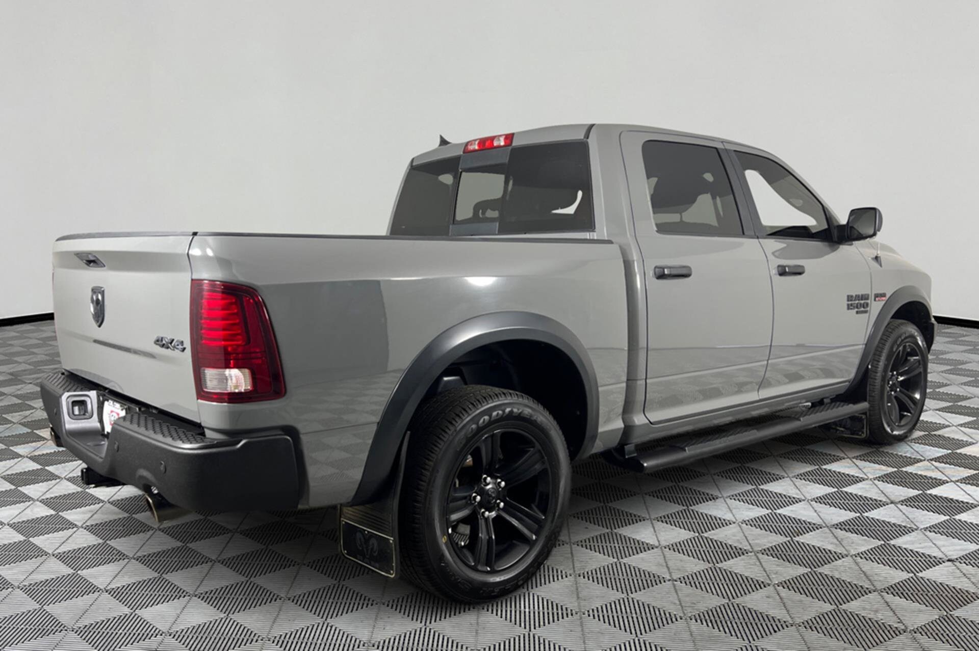 2022 Ram 1500 Classic SLT photo 4