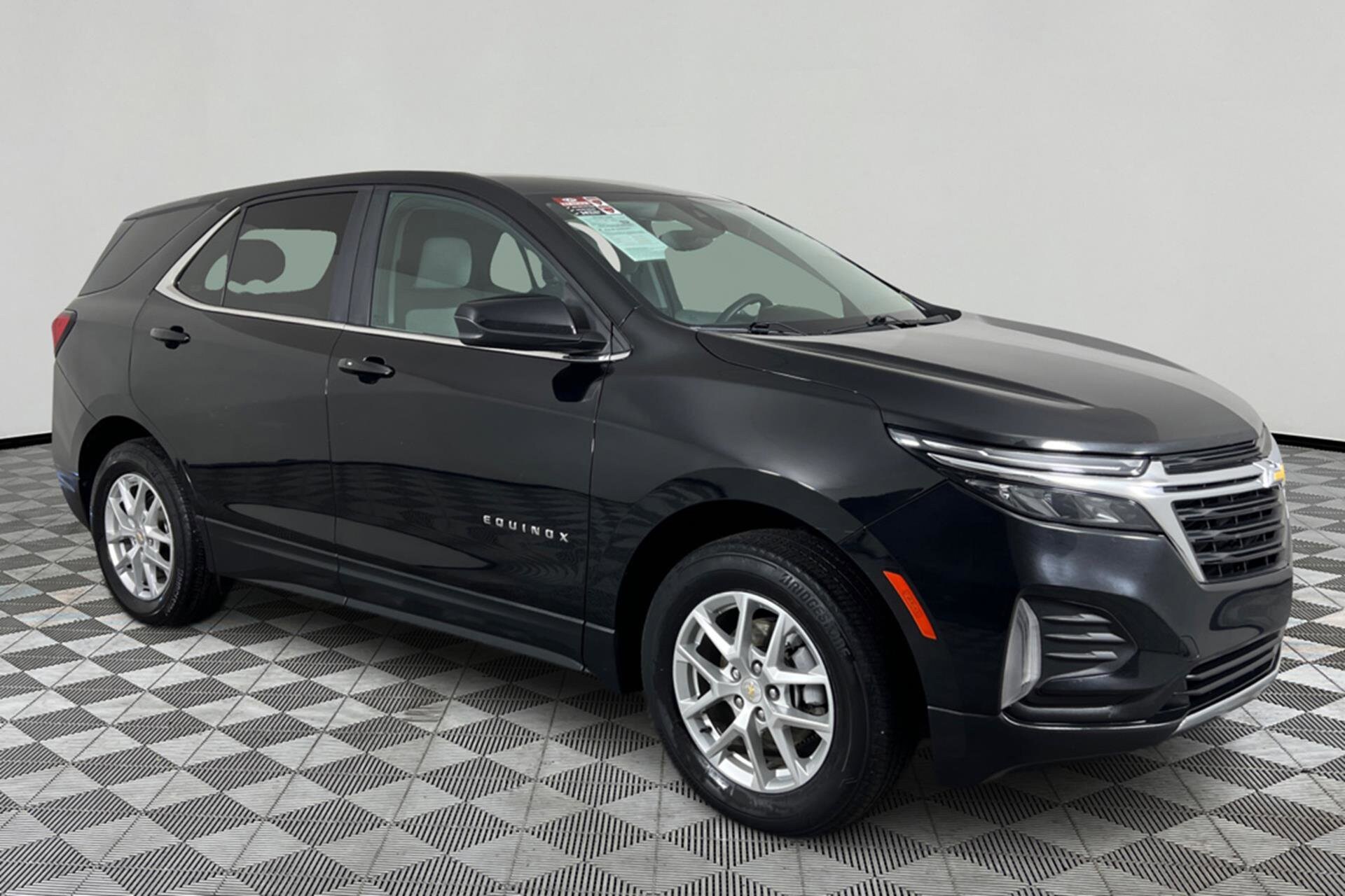 2023 Chevrolet Equinox photo 3