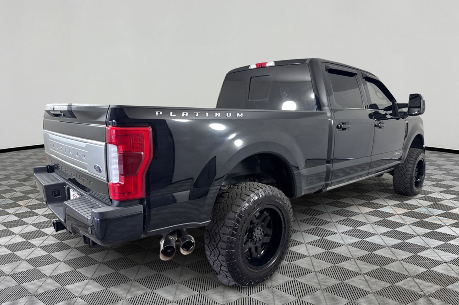 2018 Ford F-350 Platinum photo 4