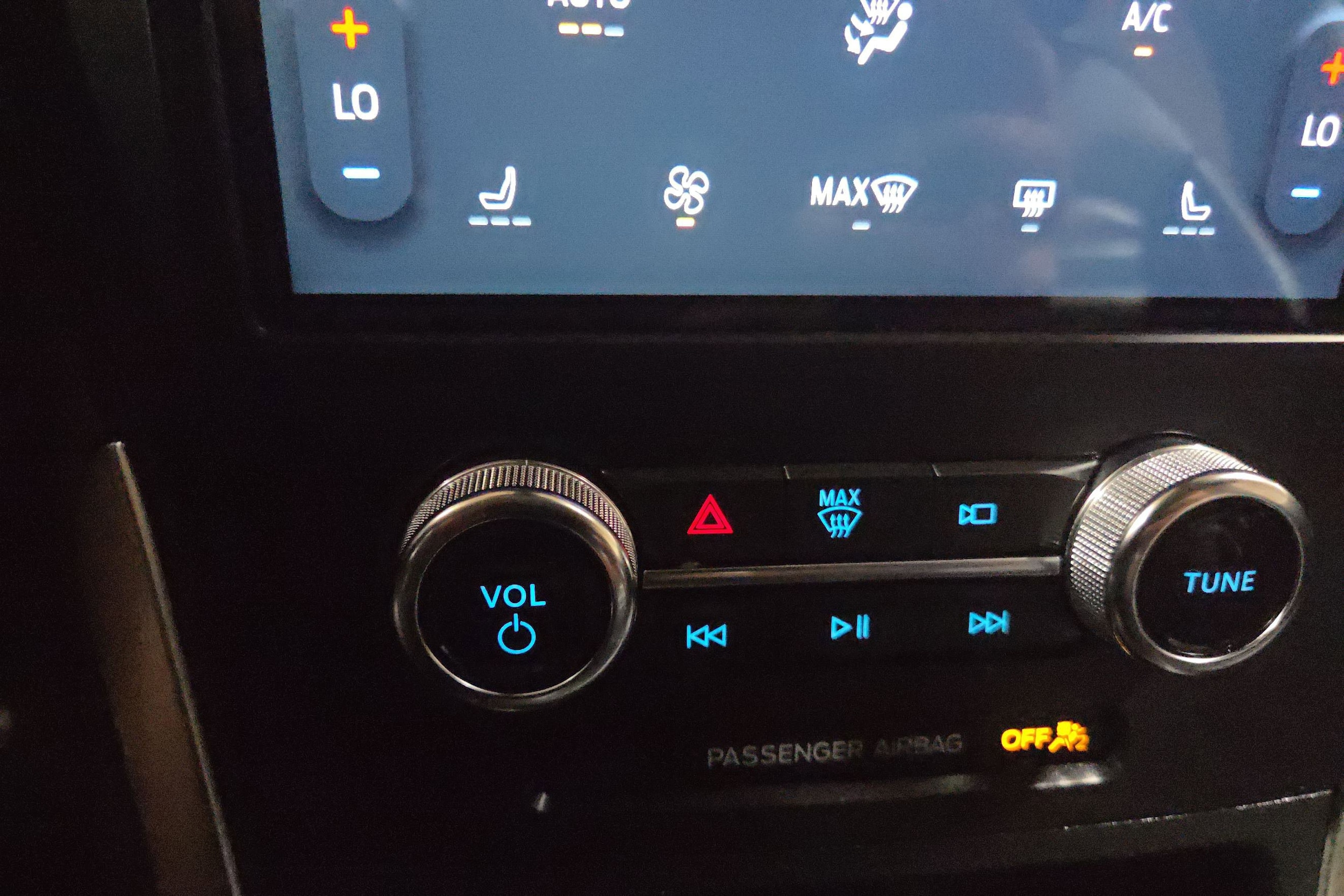 2024 Ford Edge SEL - Photo 25