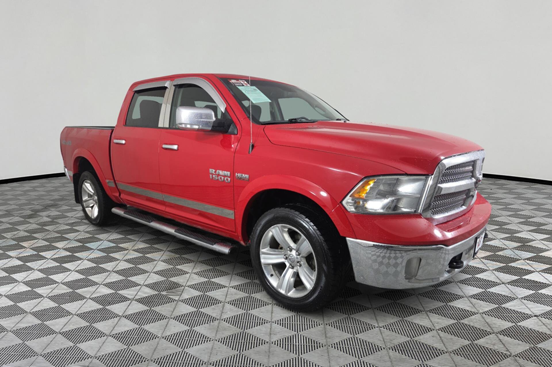 2018 Ram 1500 SLT photo 3