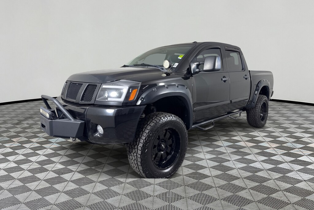 Used 2014 Nissan Titan S 4WD Crew Cab SWB Truck Crew Cab