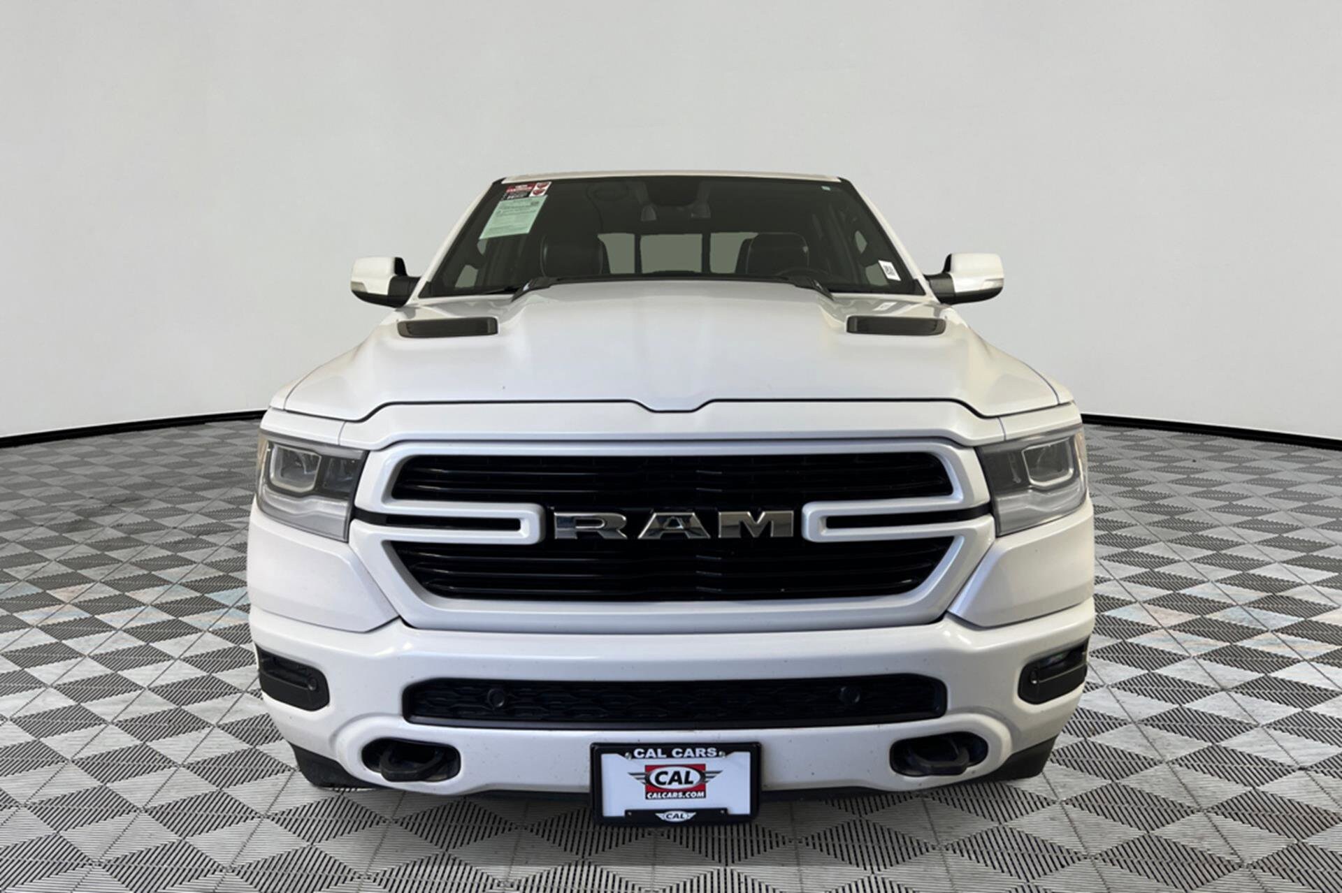 2019 Ram 1500 Laramie photo 2