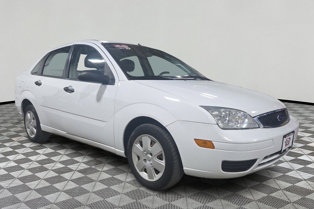 2006 Ford Focus ZX4 photo 2