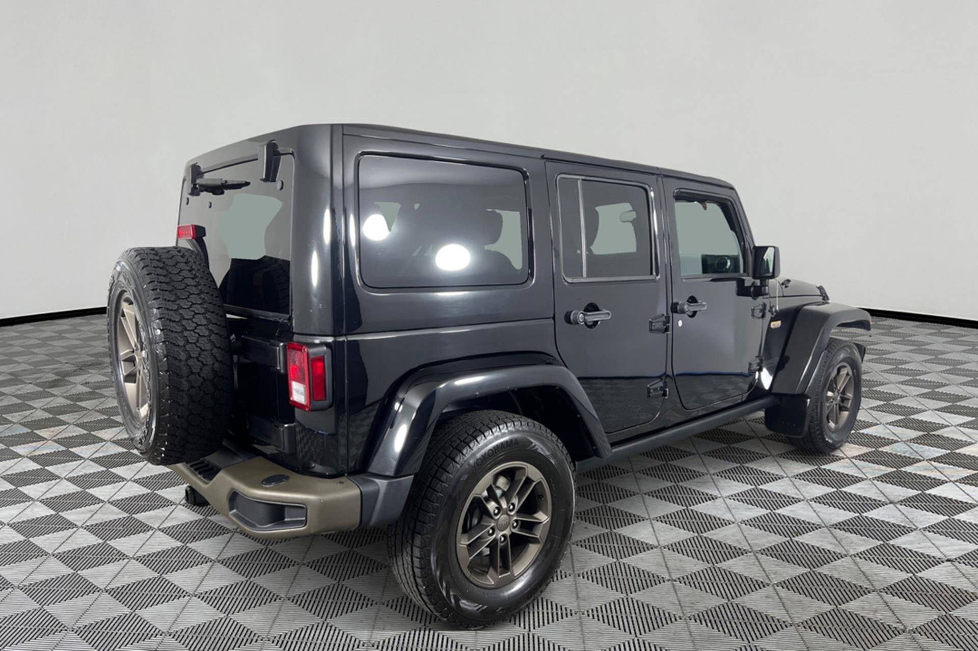 2017 Jeep Wrangler Unlimited Sahara photo 4