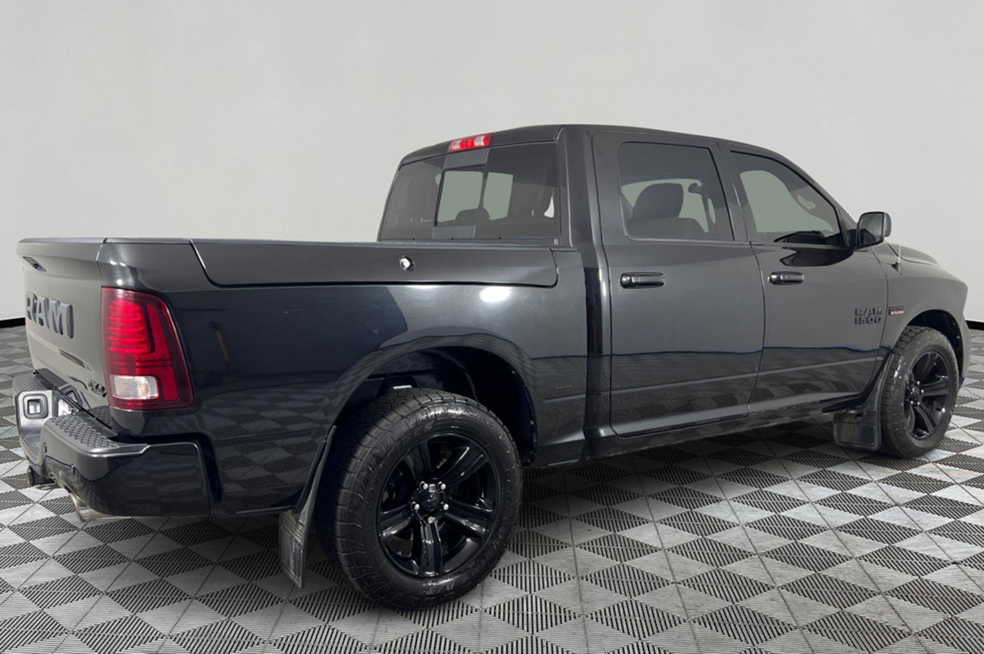 2018 Ram 1500 Sport photo 4