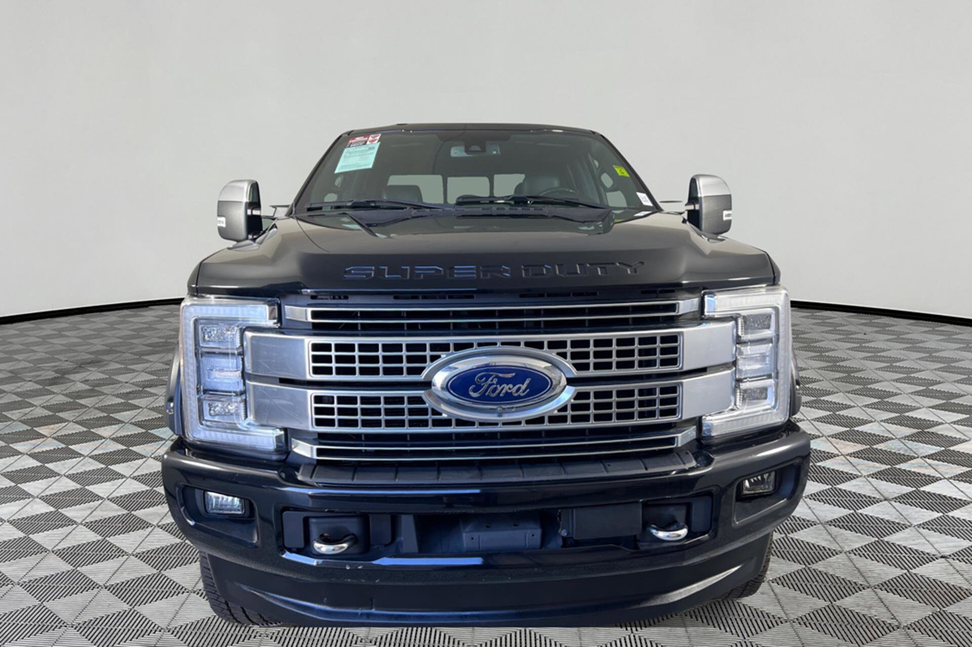 2017 Ford F-350 Platinum photo 2