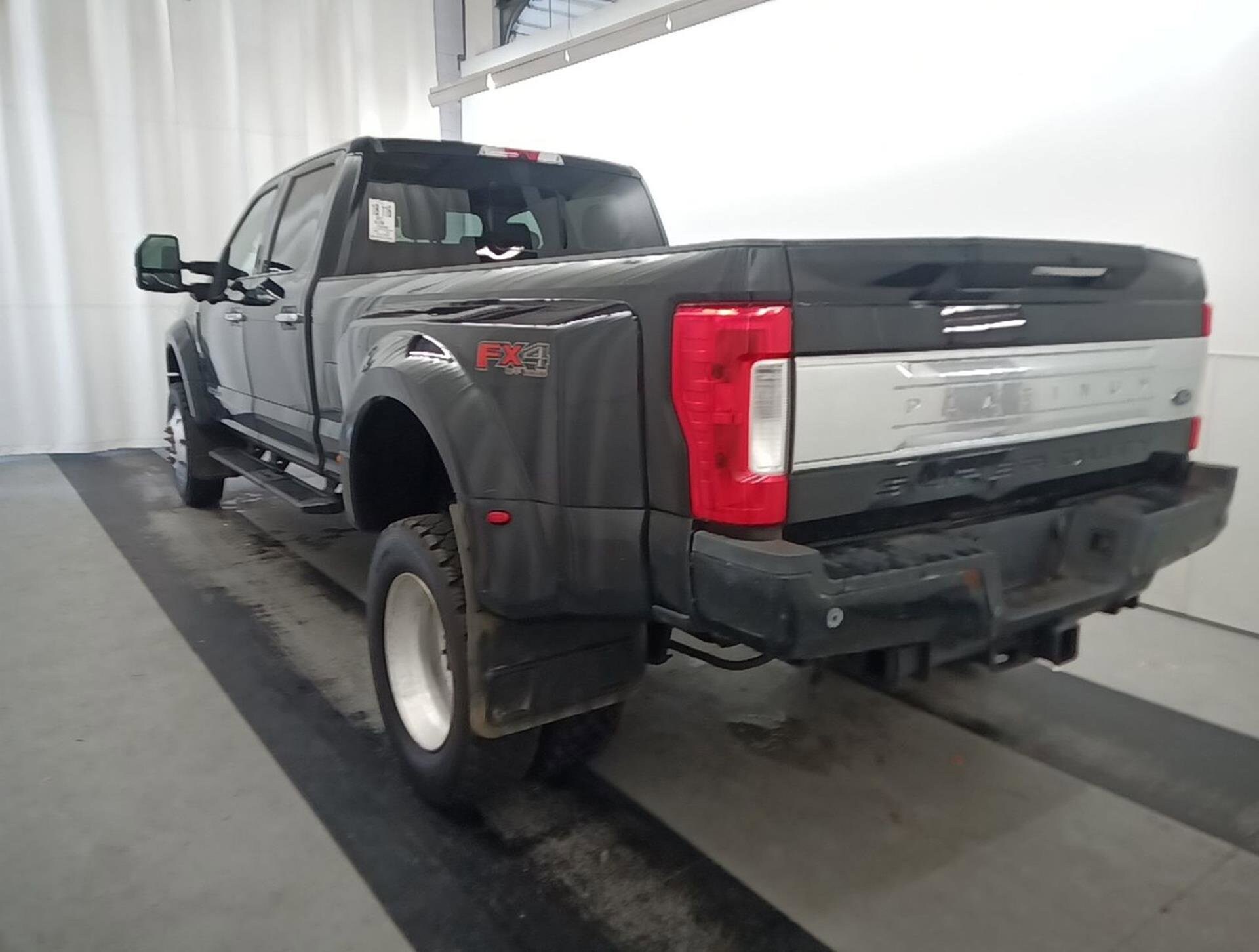2017 Ford F-450 Platinum photo 4