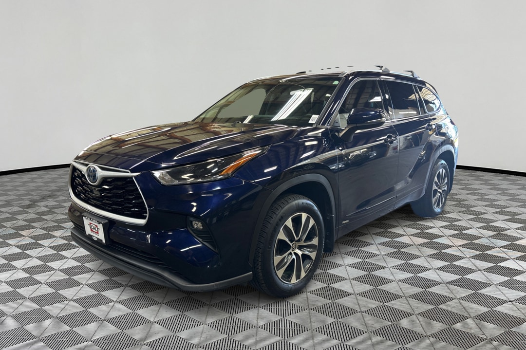 2021 Toyota Highlander XLE Hybrid 4x4's photo