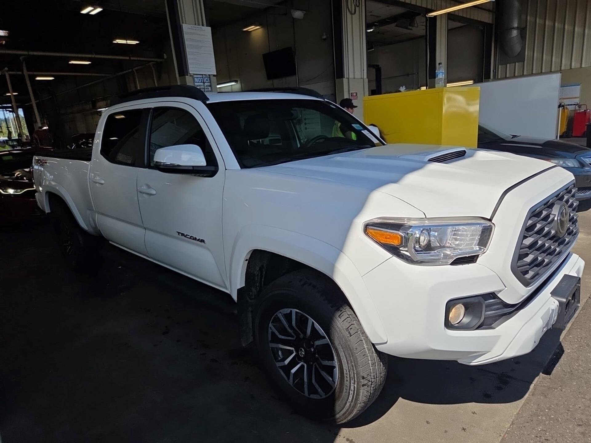 2021 Toyota Tacoma TRD Sport V6 photo 2