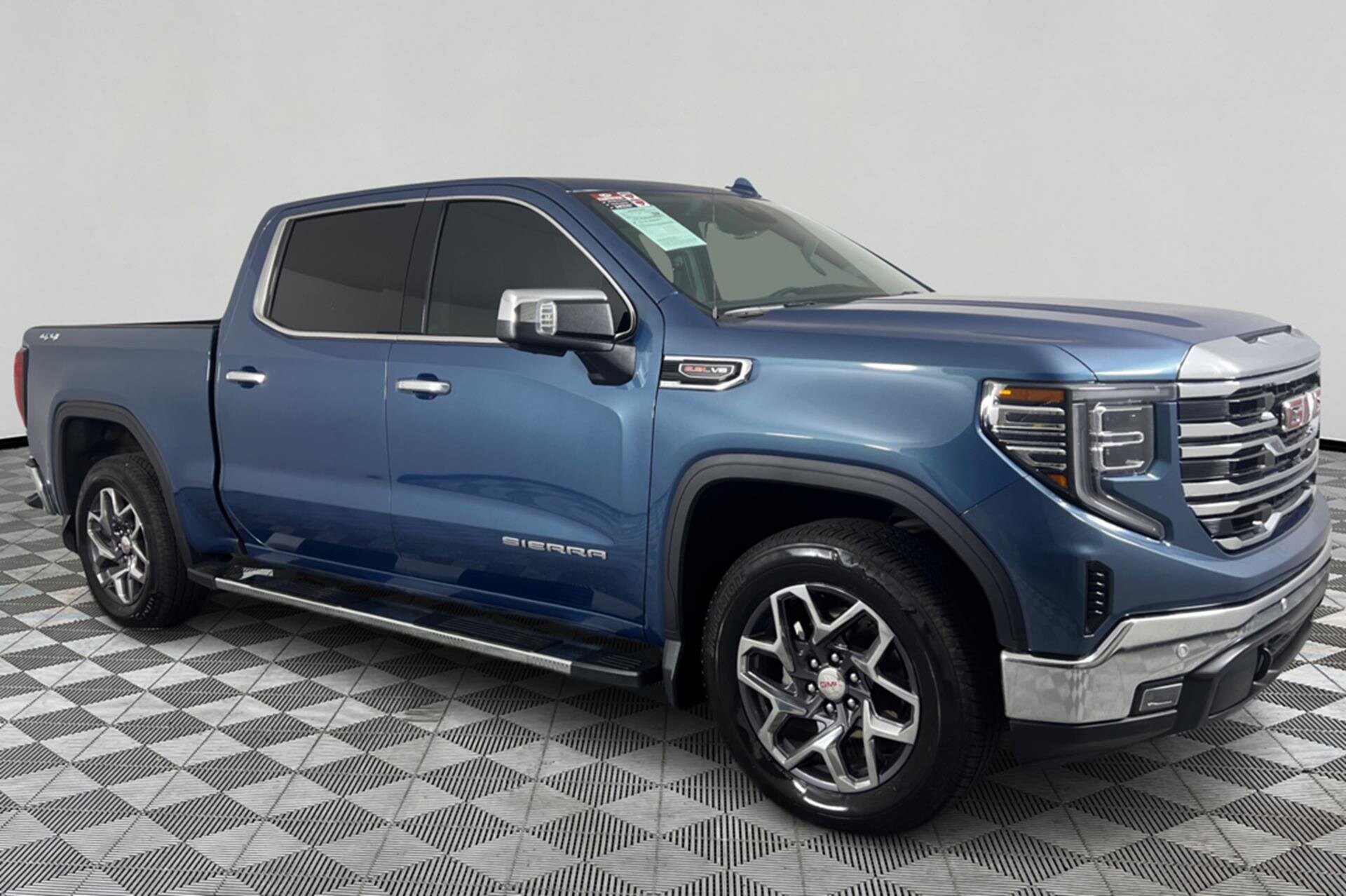2024 Gmc Sierra 1500 SLT photo 3
