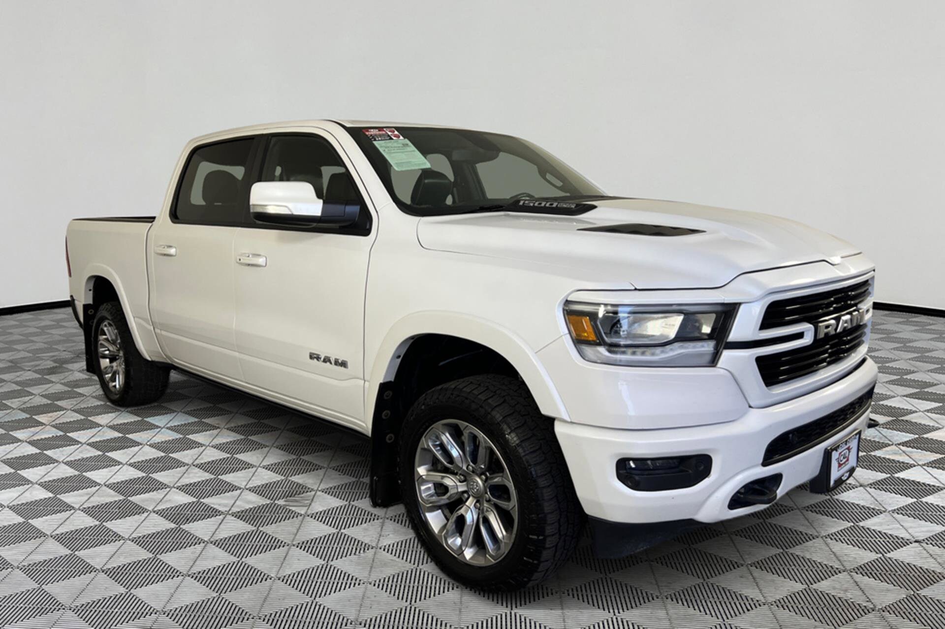 2019 Ram 1500 Laramie photo 3