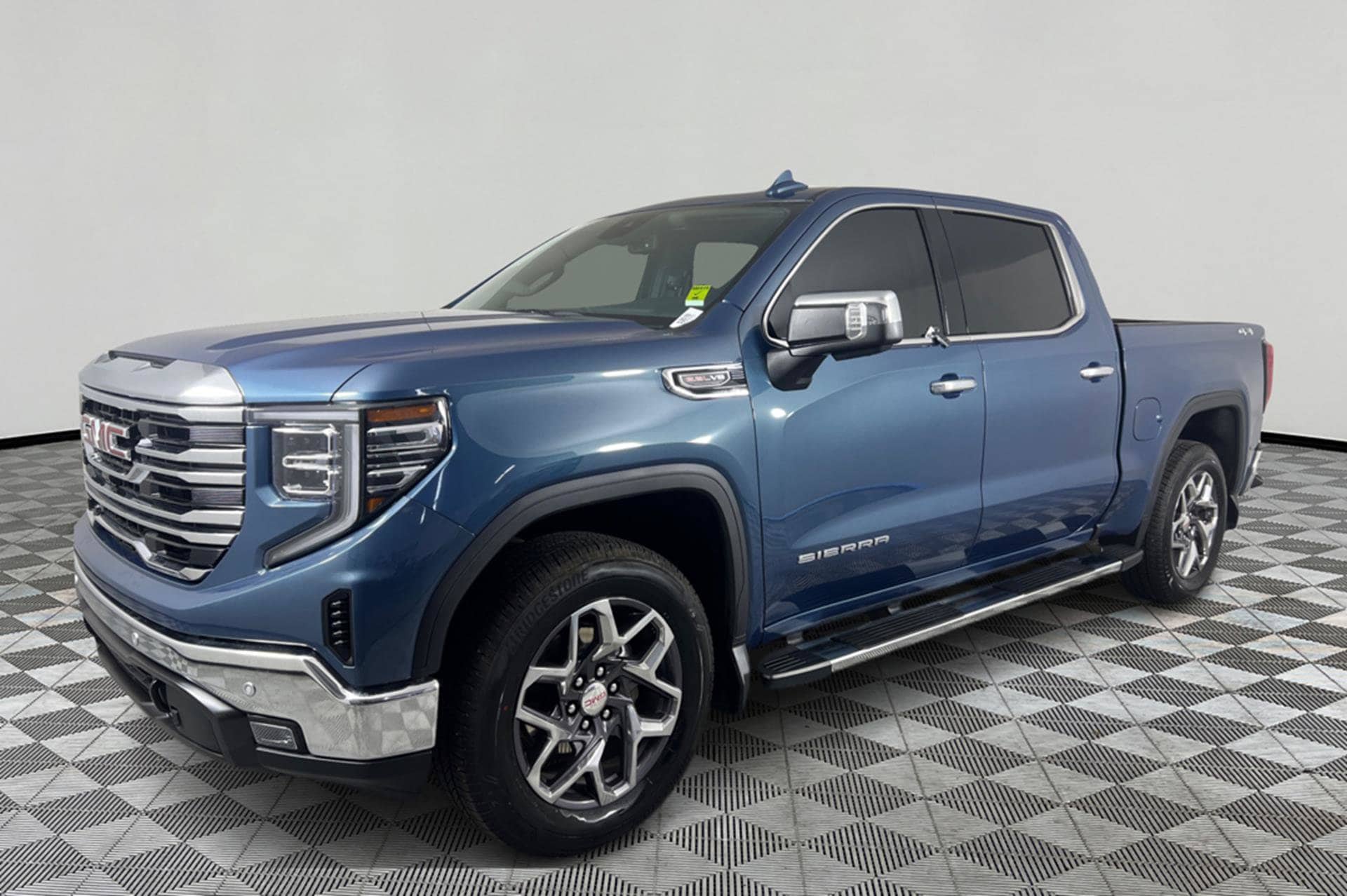 2024 GMC Sierra 1500 SLT's photo