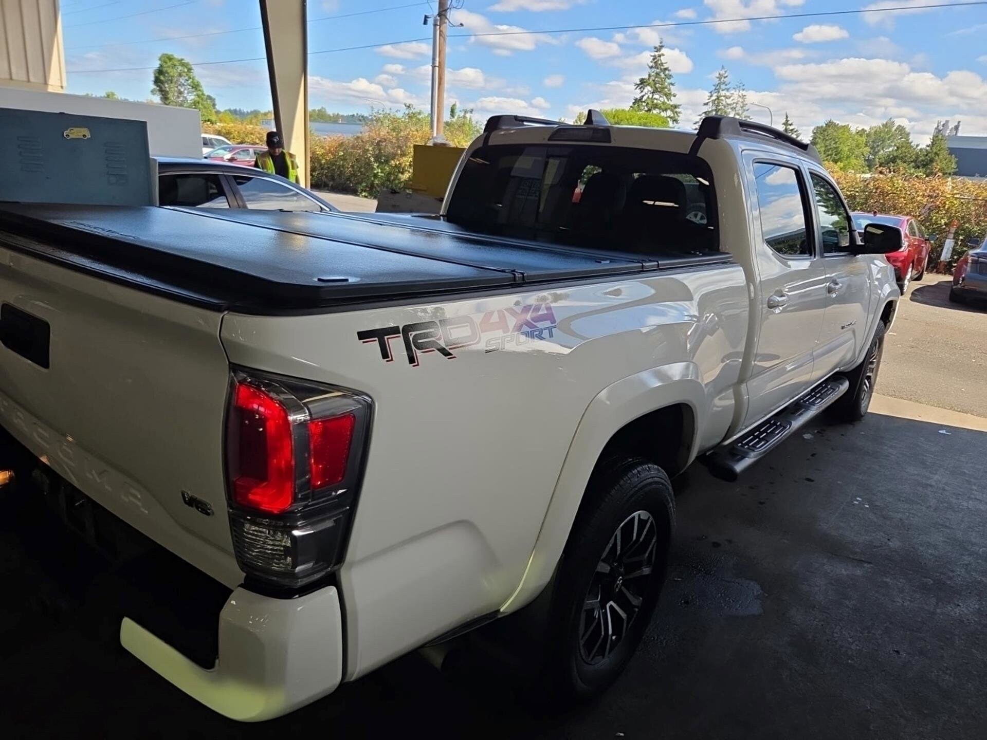 2021 Toyota Tacoma TRD Sport V6 photo 3