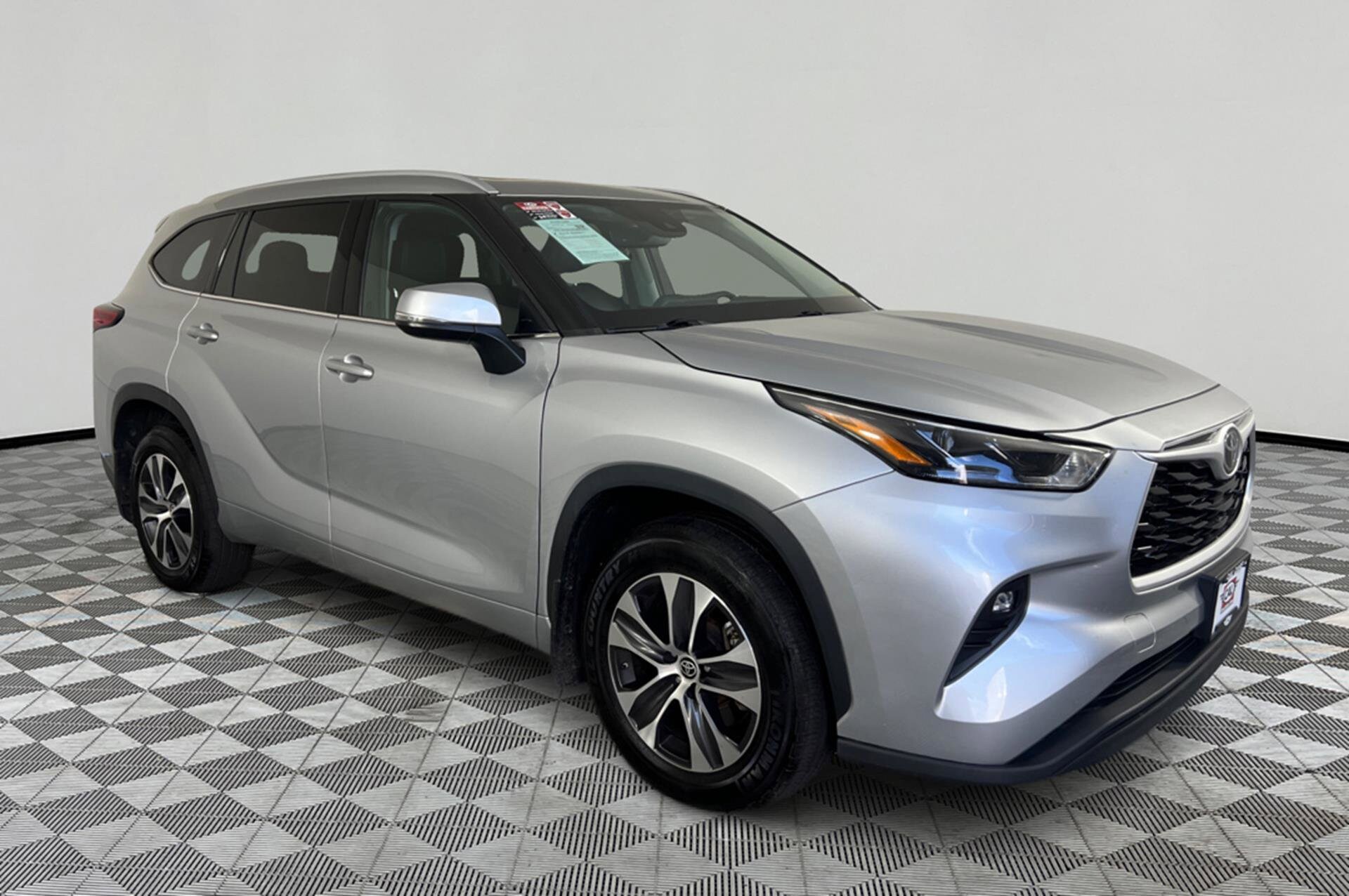 2022 Toyota Highlander XLE photo 3
