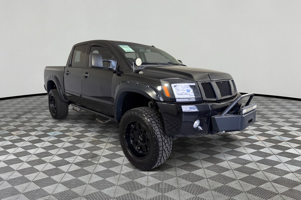 Used 2014 Nissan Titan S 4WD Crew Cab SWB Truck Crew Cab